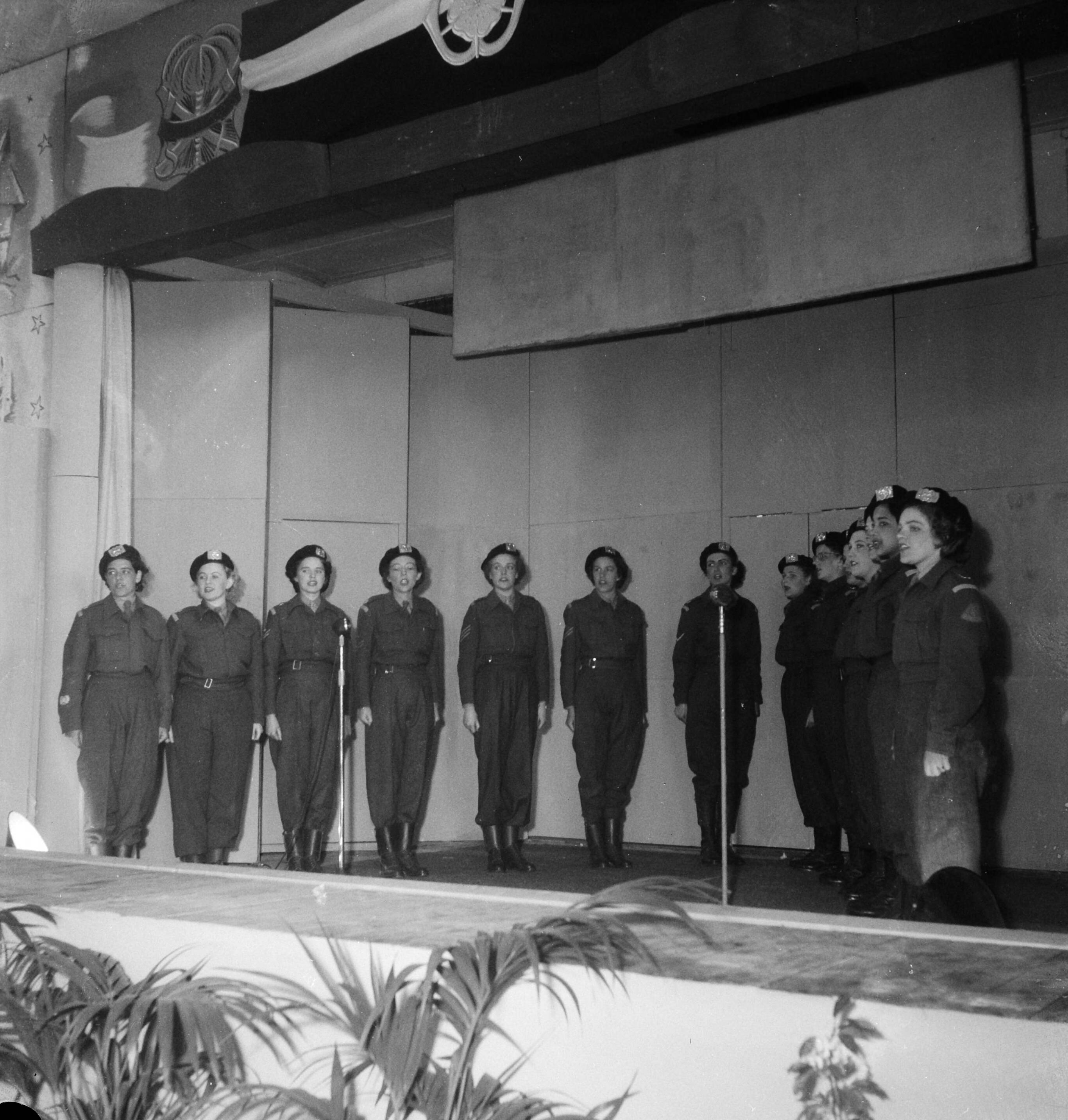 Fotocollectie Anefo — Vijf jarig bestaan VHK Den Haag — Foto: Oorschot, […] van / Anefo. Licentie: Set B: Rechtenvrij / Publiek Domein. Bron: Nationaal Archief. http://hdl.handle.net/10648/a8c6be74-d0b4-102d-bcf8-003048976d84