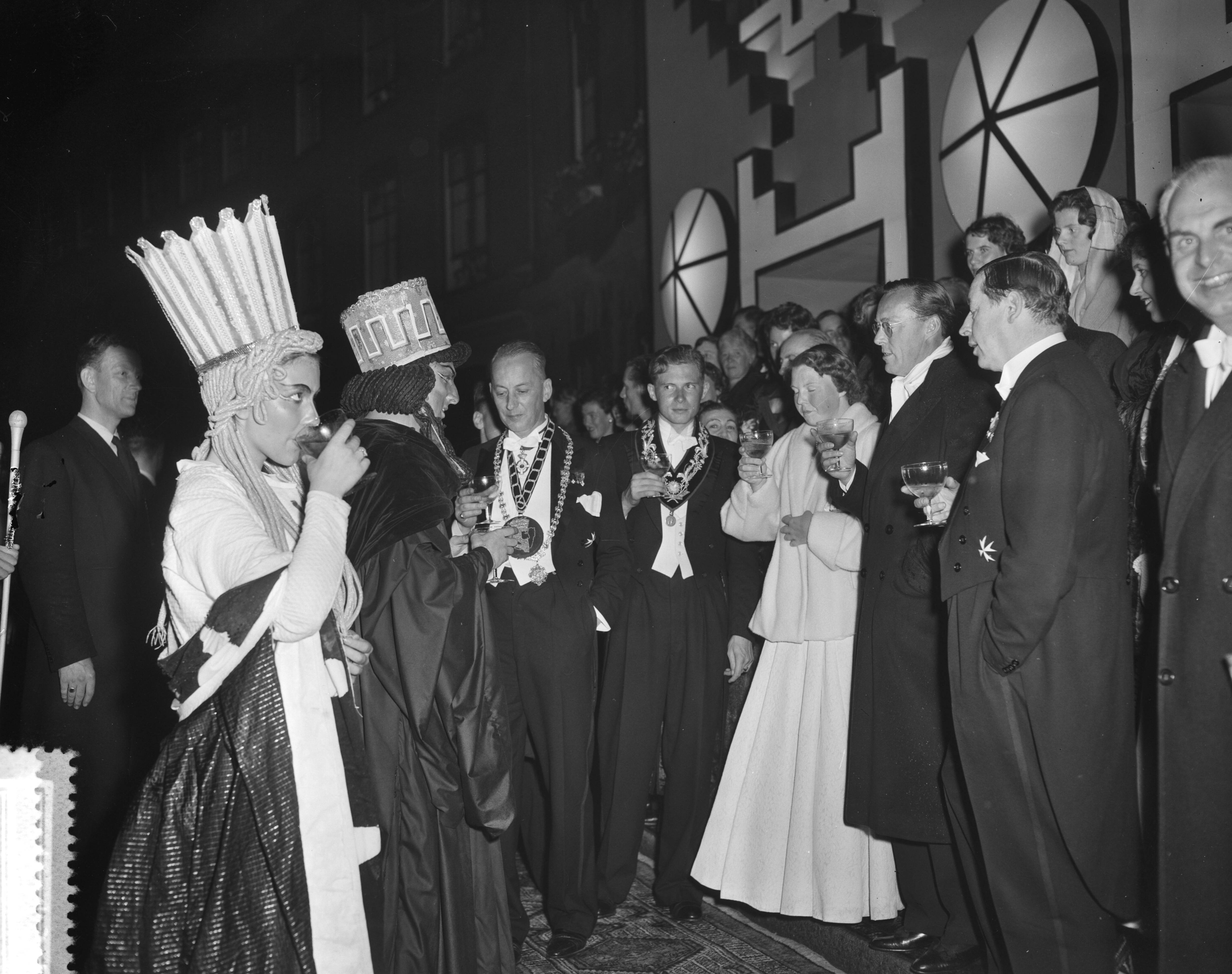 Lustrum USC Utrecht (1956) — USC-lustrumspel "Xerxes" — Foto: Bilsen, Joop van / Anefo. Licentie: Set B: Rechtenvrij / Publiek Domein. Bron: Nationaal Archief. http://hdl.handle.net/10648/a94b35b4-d0b4-102d-bcf8-003048976d84