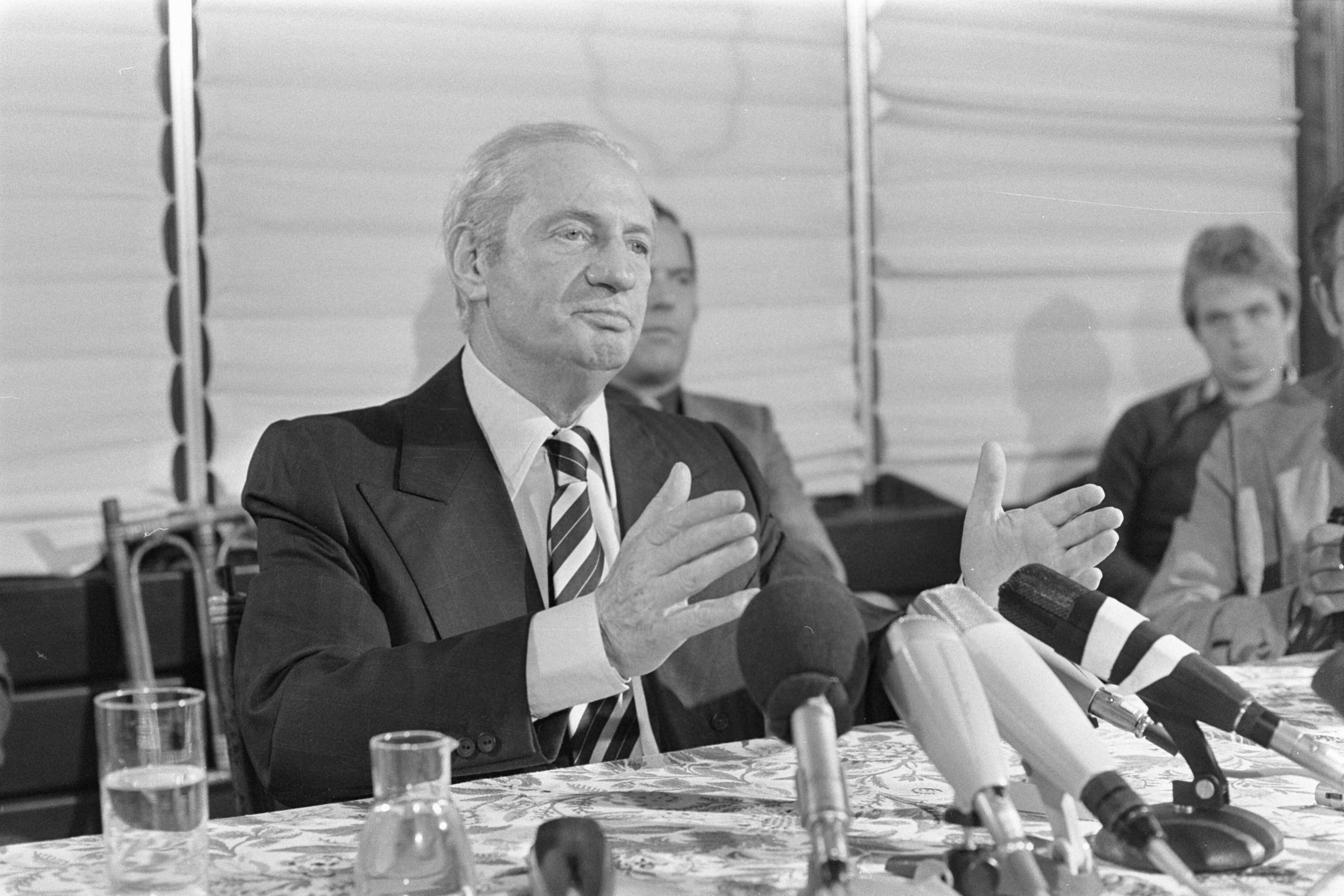 Fotocollectie Anefo — Ontvoerde Caransa vrijgelaten; Caransa tijdens persconferentie in Vinkeveen — Foto: Peters, Hans / Anefo. Licentie: Set B: Rechtenvrij / Publiek Domein. Bron: Nationaal Archief. http://hdl.handle.net/10648/aca594c0-d0b4-102d-bcf8-003048976d84