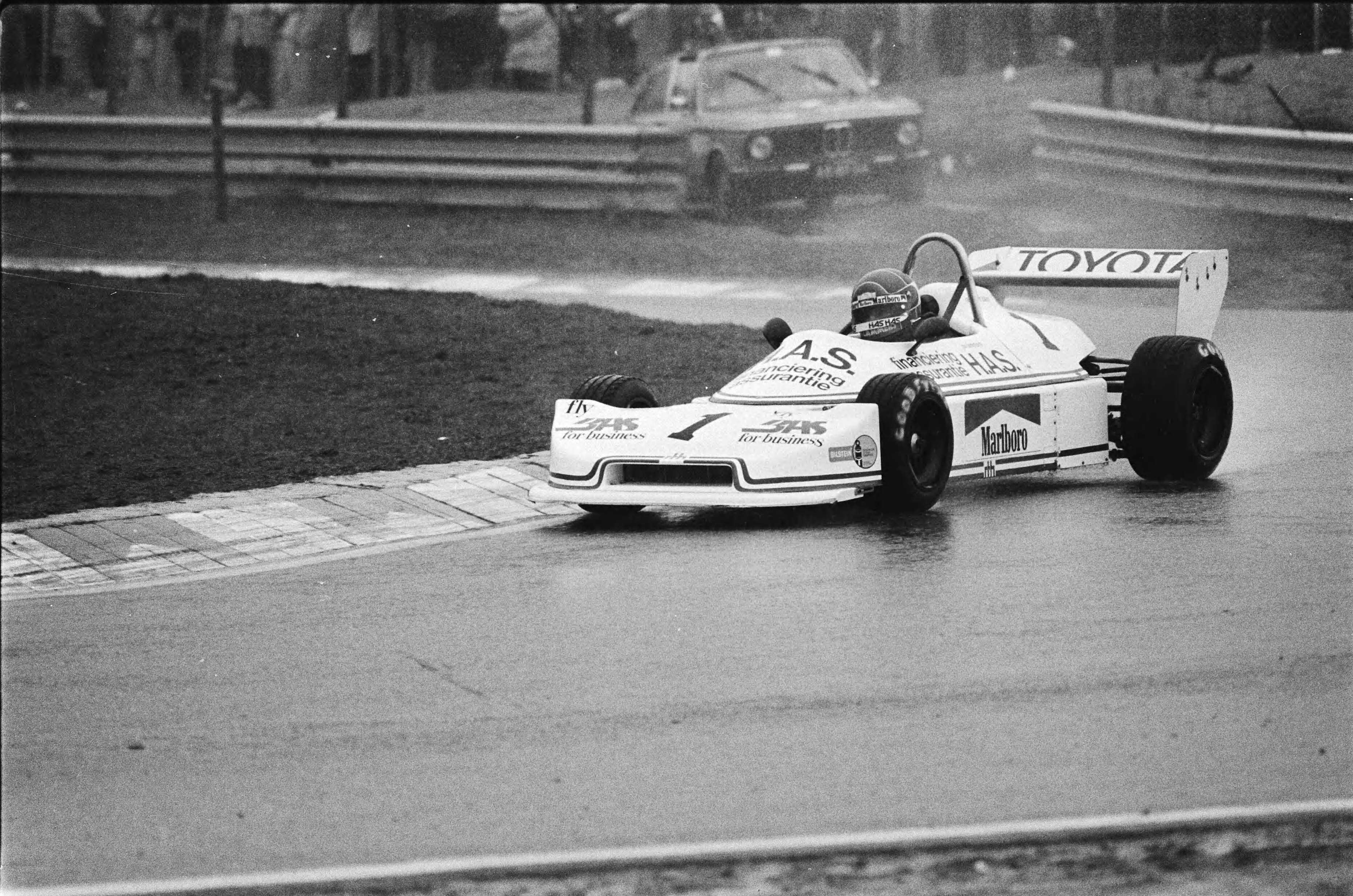 Fotocollectie Anefo — Paasraces Zandvoort; Jan Lammers werd eerste formule 3 race — Foto: Suyk, Koen / Anefo. Licentie: Set B: Rechtenvrij / Publiek Domein. Bron: Nationaal Archief. http://hdl.handle.net/10648/acaf5910-d0b4-102d-bcf8-003048976d84