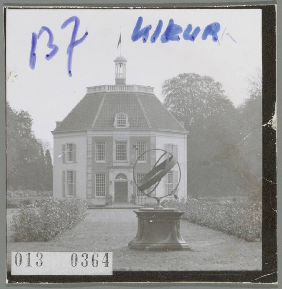 Kasteel Drakensteyn — Exterieur — Foto: Koot, Max / RVD. Licentie: Set B: Rechtenvrij / Publiek Domein. Bron: Nationaal Archief. http://hdl.handle.net/10648/afa8612a-d0b4-102d-bcf8-003048976d84