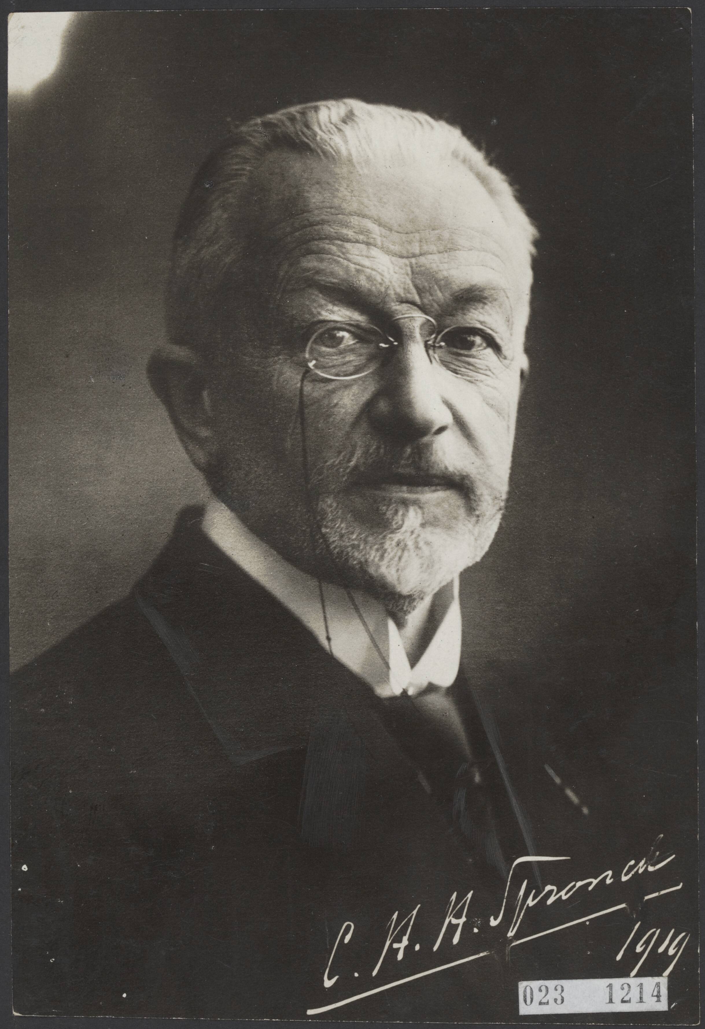 Fotocollectie Elsevier Binnenland — Prof. C.H.H. Spronck. Hoogleraar Pathologogie te Utrecht en directeur Pathologisch Instituut — Foto: Fotopersbureau "Holland". Licentie: Set B: Rechtenvrij / Publiek Domein. Bron: Nationaal Archief. http://hdl.handle.net/10648/add65622-d0b4-102d-bcf8-003048976d84