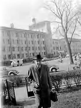Fotocollectie Anefo — Vrijspraak voor Majoor K. in Den Haag — Foto: Bilsen, Joop van / Anefo. Licentie: Set B: Rechtenvrij / Publiek Domein. Bron: Nationaal Archief. http://hdl.handle.net/10648/a97a88d2-d0b4-102d-bcf8-003048976d84