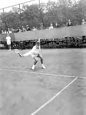 Fotocollectie Anefo — Tennis Interland Nederland tegen België, Nederlands kampioen Willem Maris tijdens heren enkel — Foto: Rossem, Wim van / Anefo. Licentie: Set B: Rechtenvrij / Publiek Domein. Bron: Nationaal Archief. http://hdl.handle.net/10648/a9837154-d0b4-102d-bcf8-003048976d84