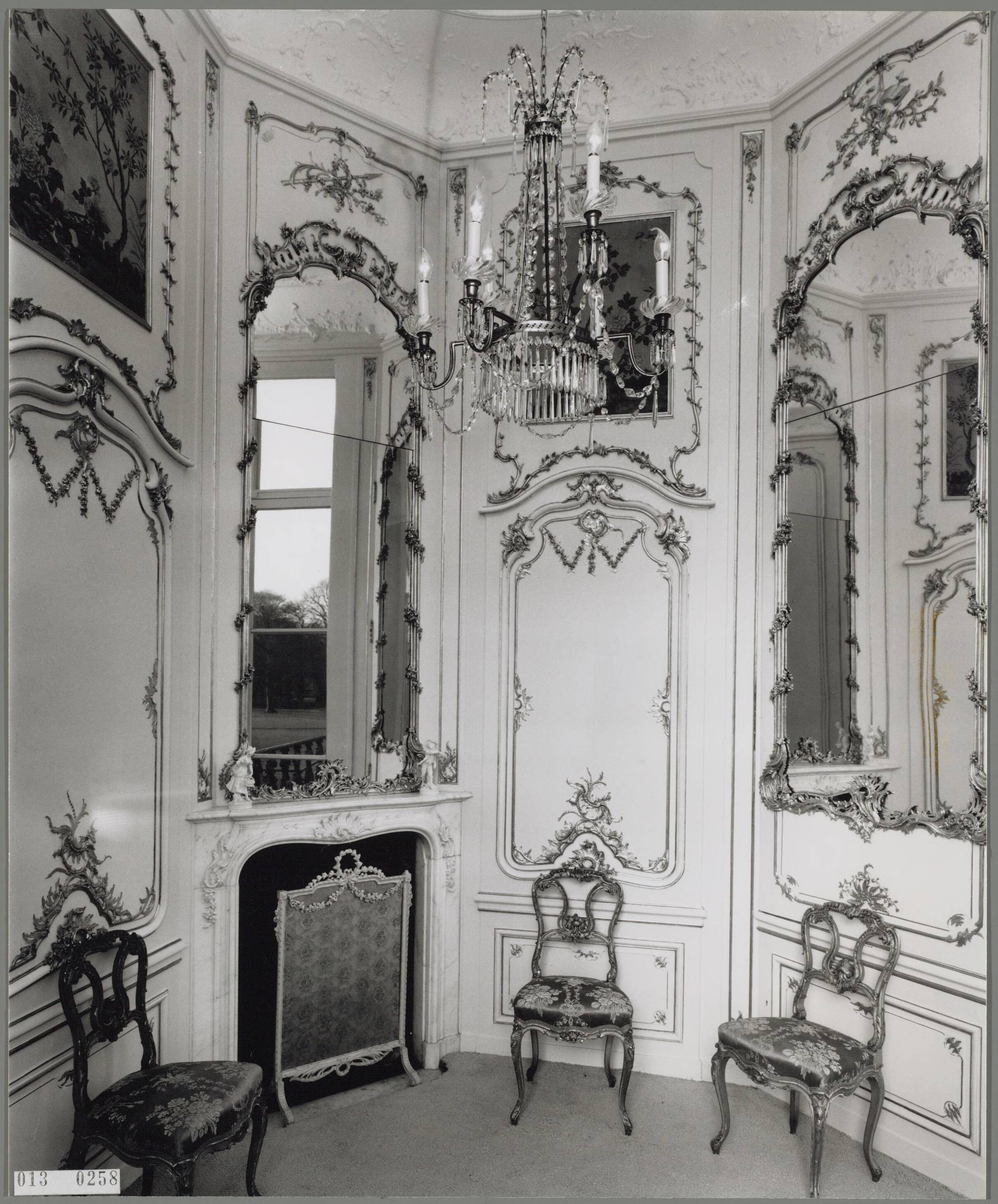 Paleis Huis ten Bosch te Den Haag — De Pruikenkamer — Foto: Hofmeester, Bart / RVD. Licentie: Set B: Rechtenvrij / Publiek Domein. Bron: Nationaal Archief. http://hdl.handle.net/10648/afa88344-d0b4-102d-bcf8-003048976d84