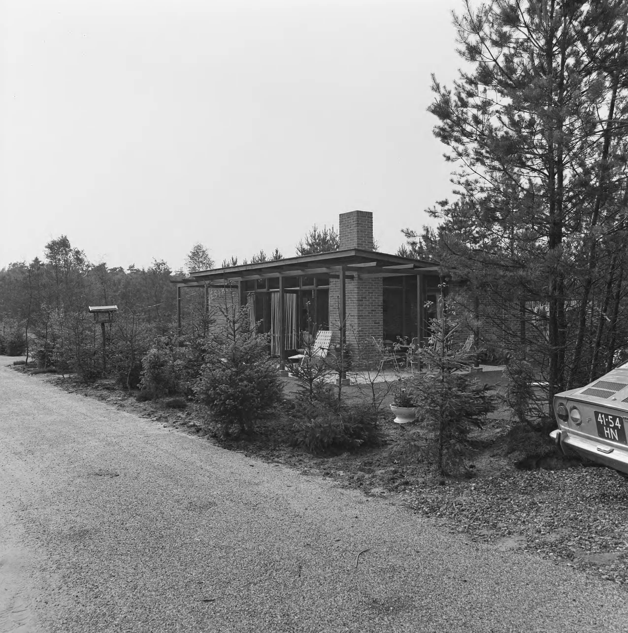 Fotocollectie Nederlandse Heidemaatschappij — Complex tweede woningen op het landgoed Schaluinen — Foto: Fotograaf Onbekend / Heidemij. Licentie: Set B: Rechtenvrij / Publiek Domein. Bron: Nationaal Archief. http://hdl.handle.net/10648/ae83410c-d0b4-102d-bcf8-003048976d84