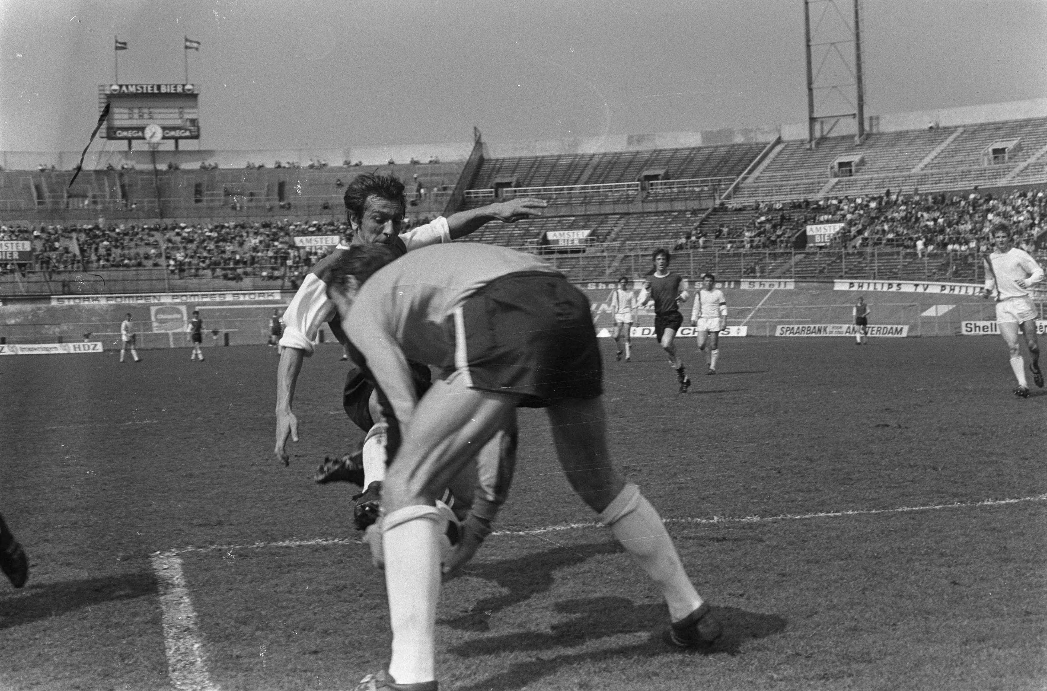 Fotocollectie Anefo — DOS tegen Haarlem 2-1; spelmomenten — Foto: Koch, Eric / Anefo. Licentie: Set B: Rechtenvrij / Publiek Domein. Bron: Nationaal Archief. http://hdl.handle.net/10648/ab95f89a-d0b4-102d-bcf8-003048976d84
