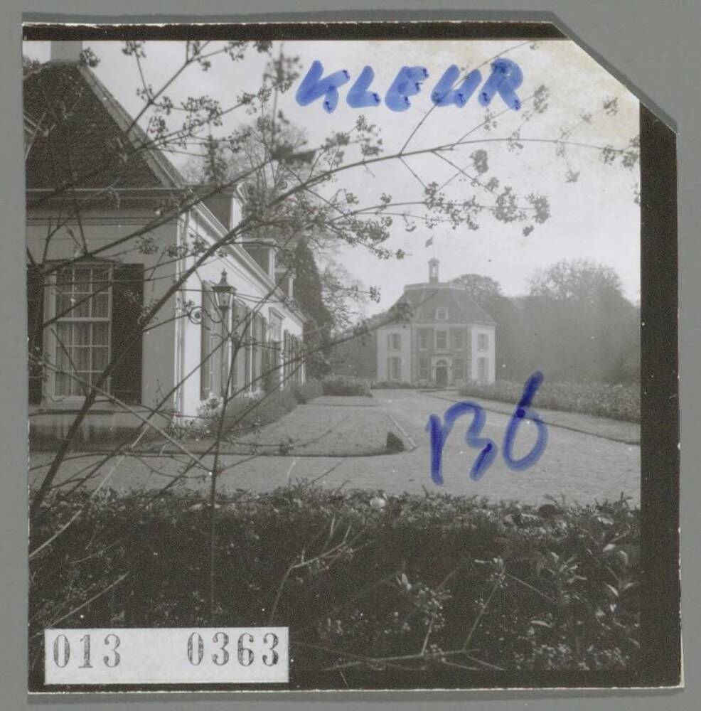 Kasteel Drakensteyn — Exterieur — Foto: Koot, Max / RVD. Licentie: Set B: Rechtenvrij / Publiek Domein. Bron: Nationaal Archief. http://hdl.handle.net/10648/afa86058-d0b4-102d-bcf8-003048976d84