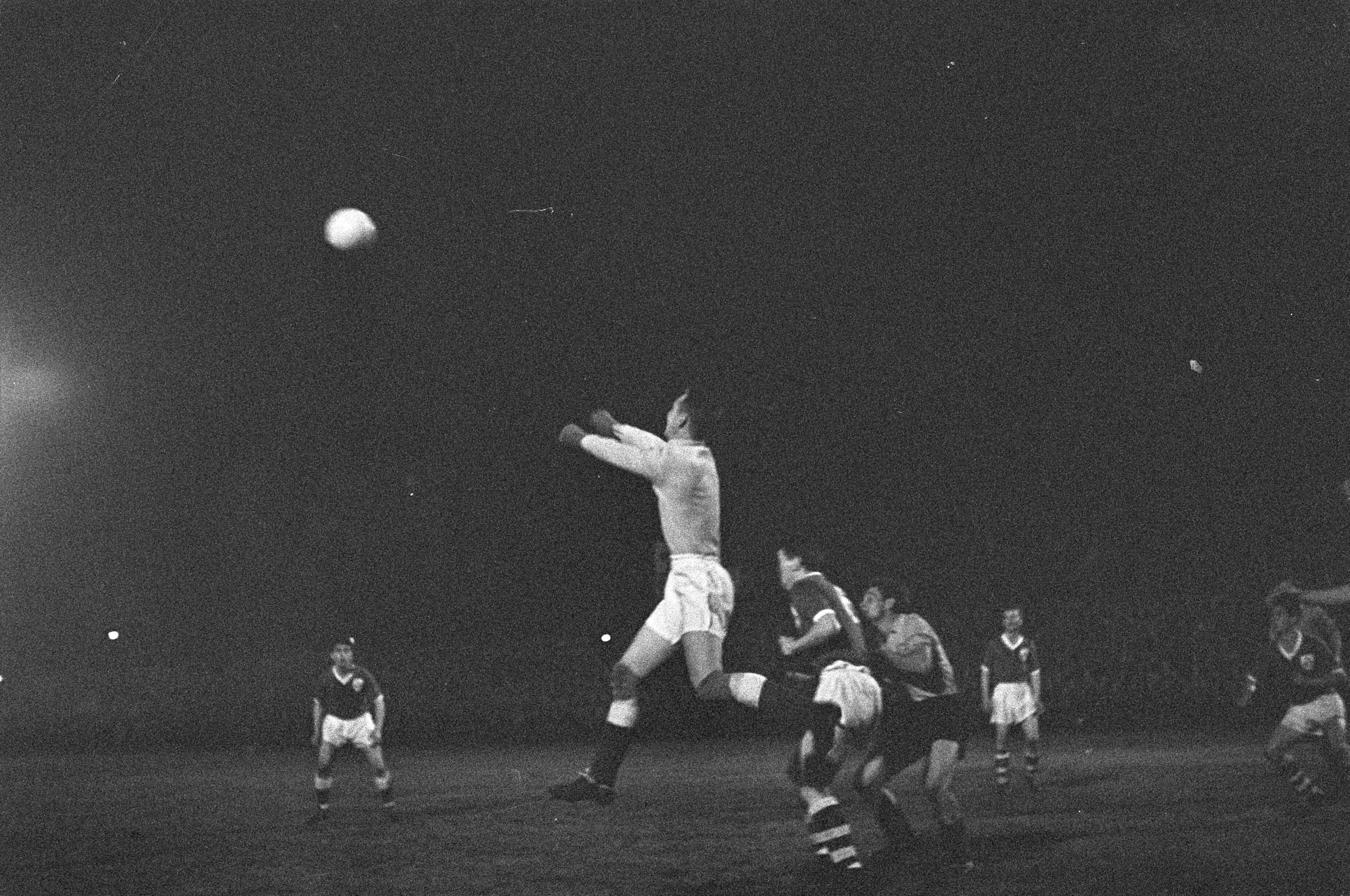 Fotocollectie Anefo — Voetbal. Nederlands amateurelftal tegen Iers elftal 0-0. Spelmoment — Foto: Pot, Harry / Anefo. Licentie: Set B: Rechtenvrij / Publiek Domein. Bron: Nationaal Archief. http://hdl.handle.net/10648/a99fb7e2-d0b4-102d-bcf8-003048976d84