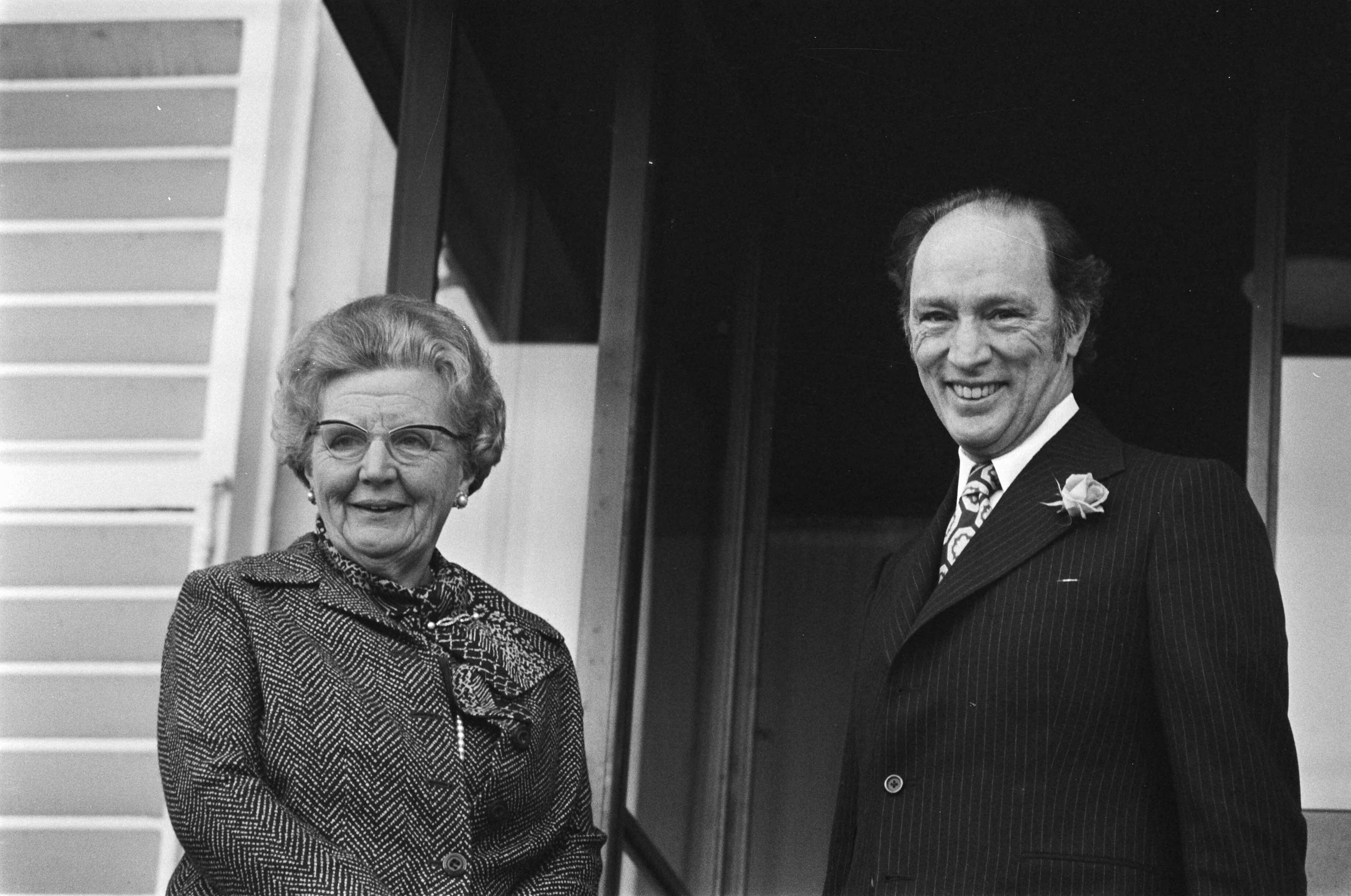Fotocollectie Anefo — koningin Juliana ontvangt premier Trudeau op Paleis Soestdijk — Foto: Mieremet, Rob / Anefo. Licentie: Set B: Rechtenvrij / Publiek Domein. Bron: Nationaal Archief. http://hdl.handle.net/10648/ac62a5f2-d0b4-102d-bcf8-003048976d84