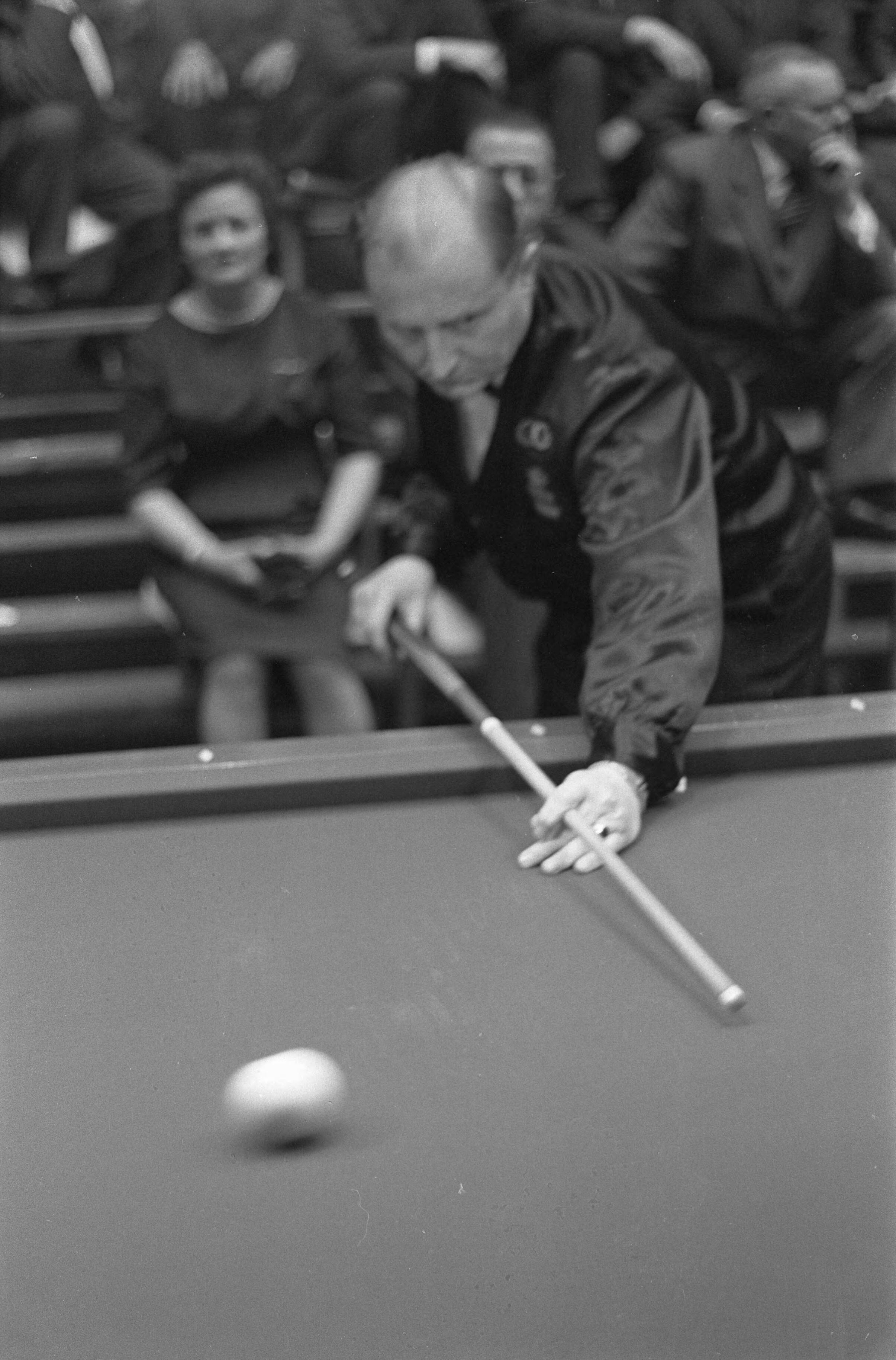 Kampioenschap van Nederlandse Ereklasse Driebanden in Hof van Holland te Hilversum — Nederlands kampioenschap Ereklasse Driebanden in het Hof van Holland te Hilversum begonnen — Foto: Fotograaf Onbekend / Anefo. Licentie: Set B: Rechtenvrij / Publiek Domein. Bron: Nationaal Archief. http://hdl.handle.net/10648/aa2abb12-d0b4-102d-bcf8-003048976d84