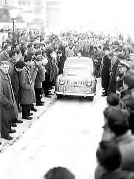 Fotocollectie Anefo — Start Rally van Monte Carlo bij het Kurhaus te Den Haag — Foto: Pot, Harry / Anefo. Licentie: Set B: Rechtenvrij / Publiek Domein. Bron: Nationaal Archief. http://hdl.handle.net/10648/a9736a7a-d0b4-102d-bcf8-003048976d84