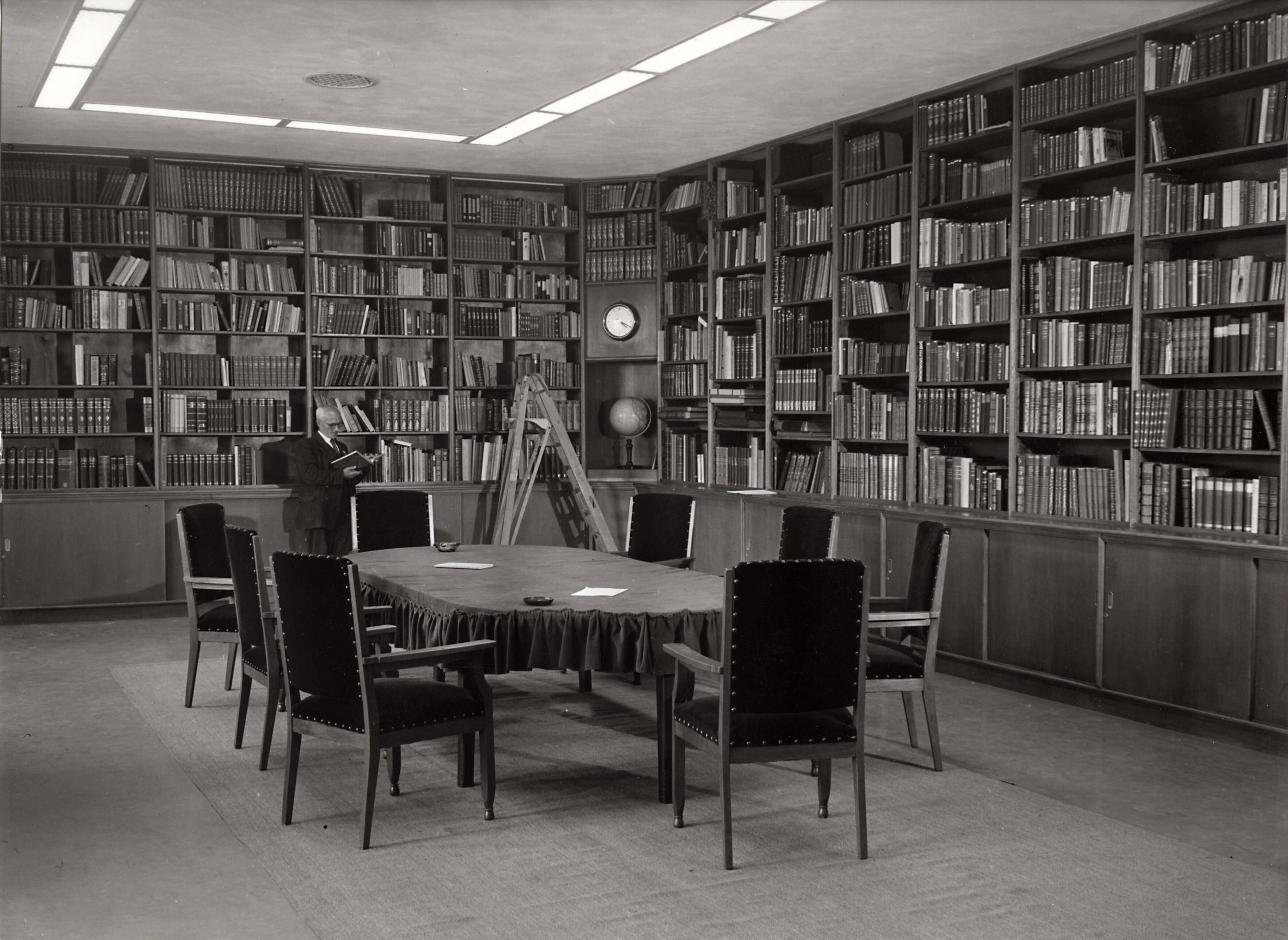 Collectie nader te bepalen — [Serie: Drukkerij N.V. Spaarnestad] [bibliotheek] — Foto: Fotograaf Onbekend / Fotobureau onbekend / Spaarnestad Photo (05887). Licentie: Set B: Rechtenvrij / Publiek Domein. Bron: Nationaal Archief. http://hdl.handle.net/10648/35429da6-3f66-a382-e063-6df0900a6686