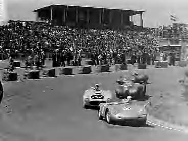 Fotocollectie Anefo — Autoraces op Zandvoort — Foto: Bilsen, Joop van / Anefo. Licentie: Set B: Rechtenvrij / Publiek Domein. Bron: Nationaal Archief. http://hdl.handle.net/10648/a961a6a0-d0b4-102d-bcf8-003048976d84