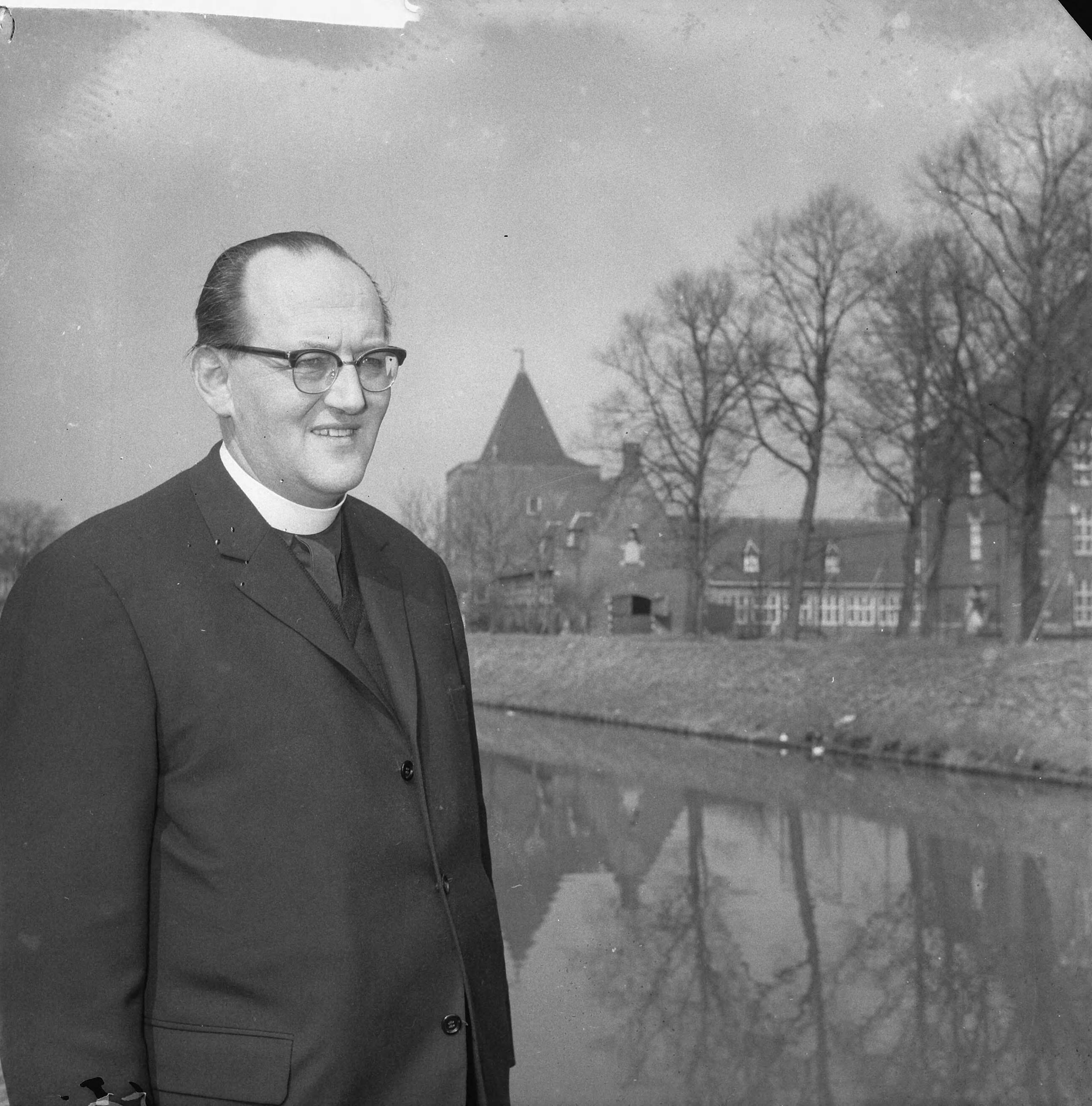 Fotocollectie Anefo — De nieuwe bisschop van Breda, mgr. G.H. de Vet — Foto: Nijs, Jac. de / Anefo. Licentie: Set B: Rechtenvrij / Publiek Domein. Bron: Nationaal Archief. http://hdl.handle.net/10648/a9fed0c4-d0b4-102d-bcf8-003048976d84