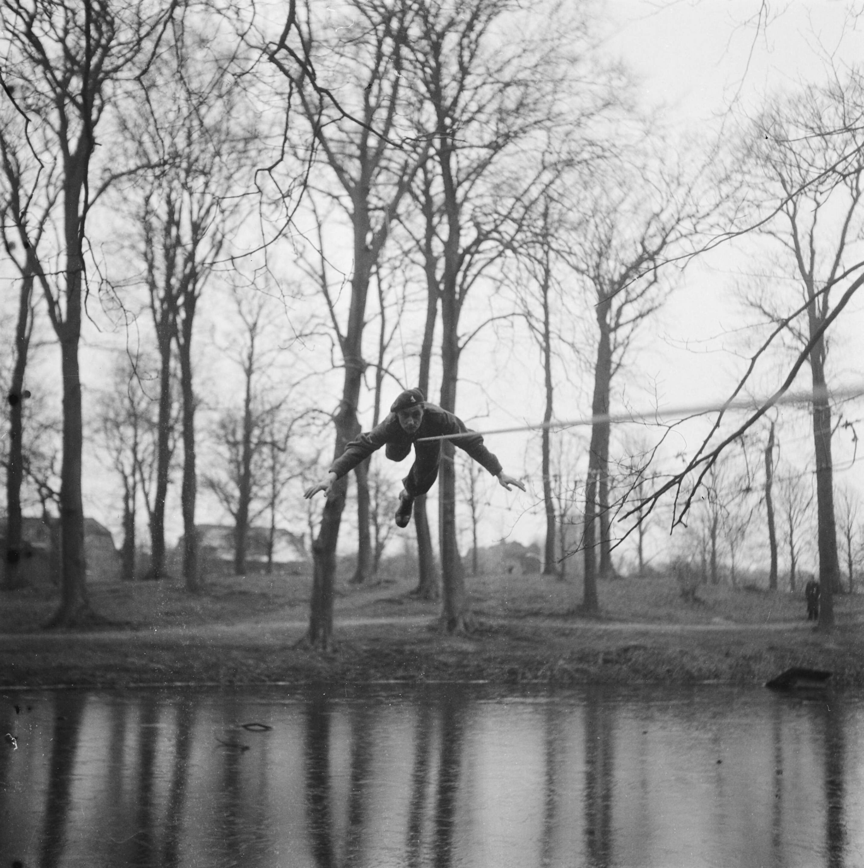Fotocollectie Anefo — Opleidingskamp Bloemendaal — Foto: Breijer, Charles / Anefo. Licentie: Set B: Rechtenvrij / Publiek Domein. Bron: Nationaal Archief. http://hdl.handle.net/10648/a8993c7e-d0b4-102d-bcf8-003048976d84
