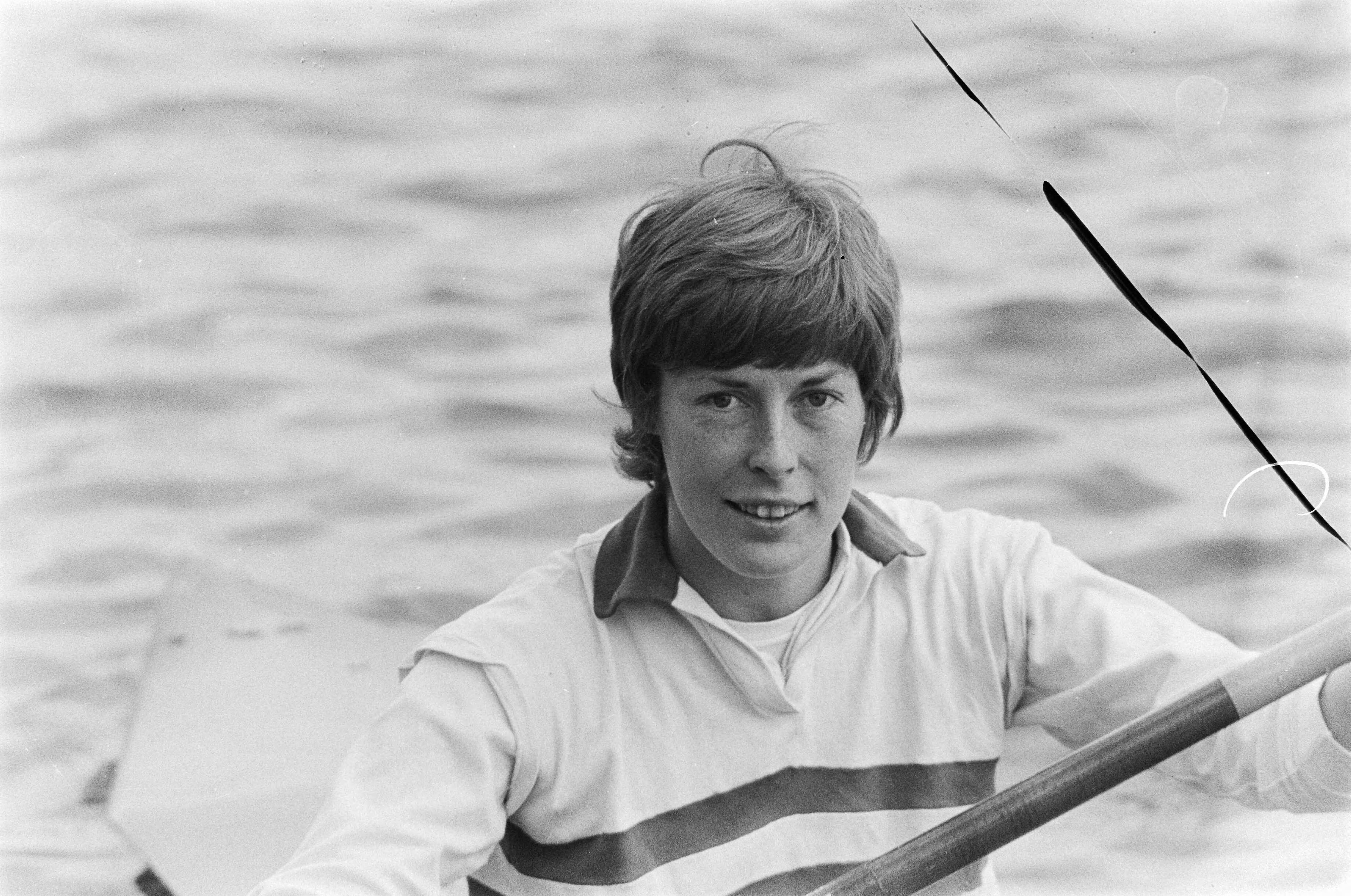 Fotocollectie Anefo — Zaan Regatta kanovaren in Zaandam, Ans Stormink Vriends kop — Foto: Peters, Hans / Anefo. Licentie: Set B: Rechtenvrij / Publiek Domein. Bron: Nationaal Archief. http://hdl.handle.net/10648/ac4d17c8-d0b4-102d-bcf8-003048976d84