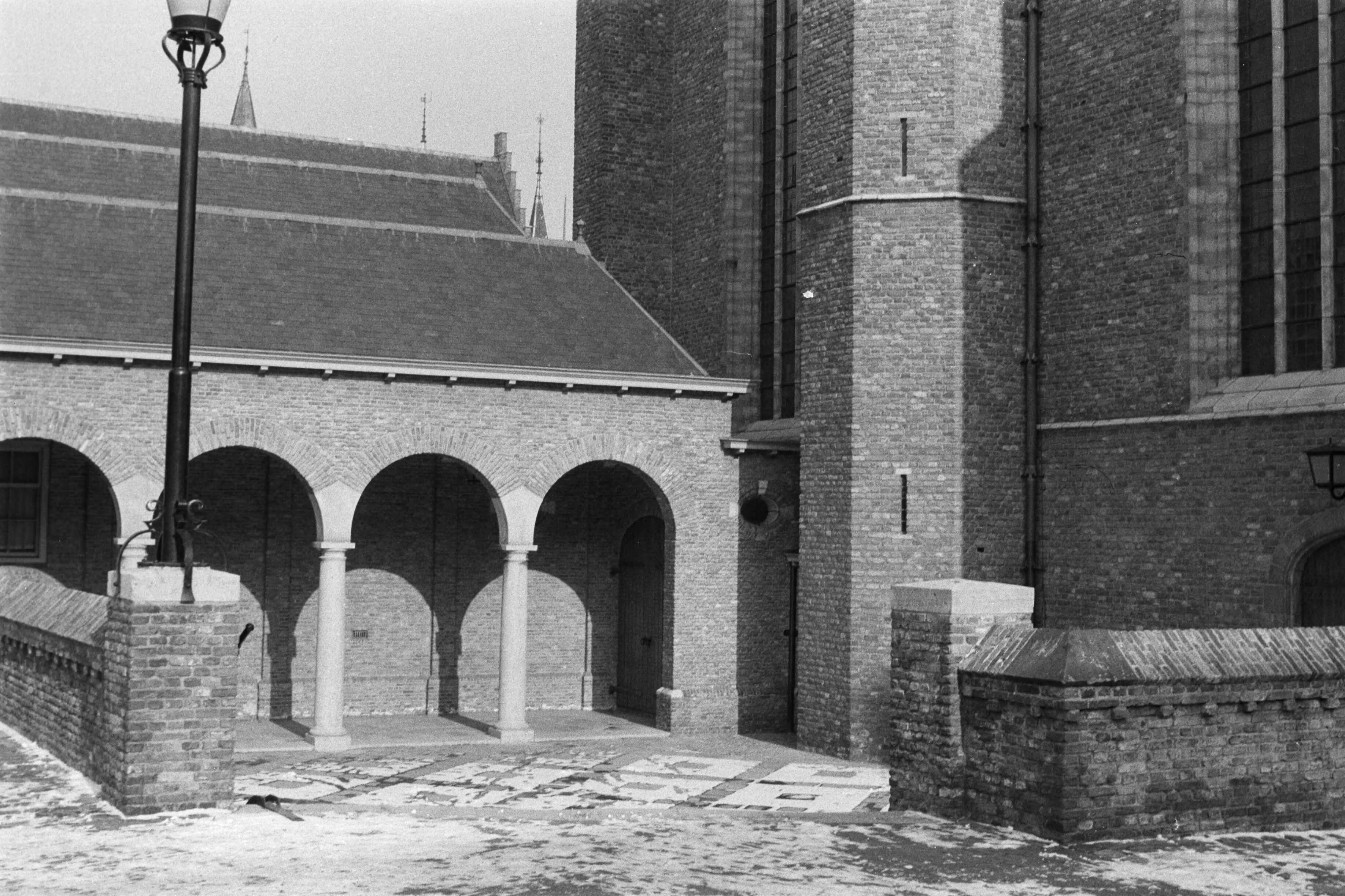 Privé-opnamen (Heidemij) — Middelburg. Galerij van de Abdijkerk — Foto: Fotograaf Onbekend / Heidemij. Licentie: Set B: Rechtenvrij / Publiek Domein. Bron: Nationaal Archief. http://hdl.handle.net/10648/ae979c56-d0b4-102d-bcf8-003048976d84