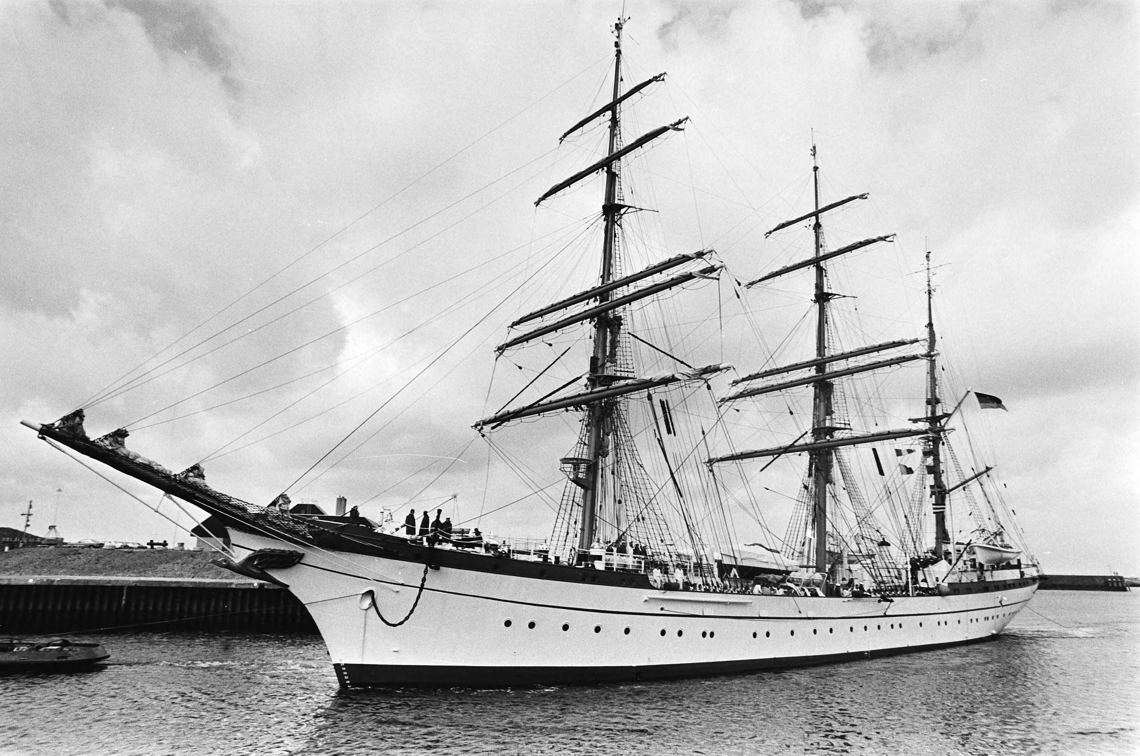 Zeilschip "Gorch Fock" in de Scheveningse haven — Zuid-Holland|Scheveningen|havens |zeilschepen|Gorch Fock — Foto: Croes, Rob C. / Anefo. Licentie: Set B: Rechtenvrij / Publiek Domein. Bron: Nationaal Archief. http://hdl.handle.net/10648/acca853c-d0b4-102d-bcf8-003048976d84
