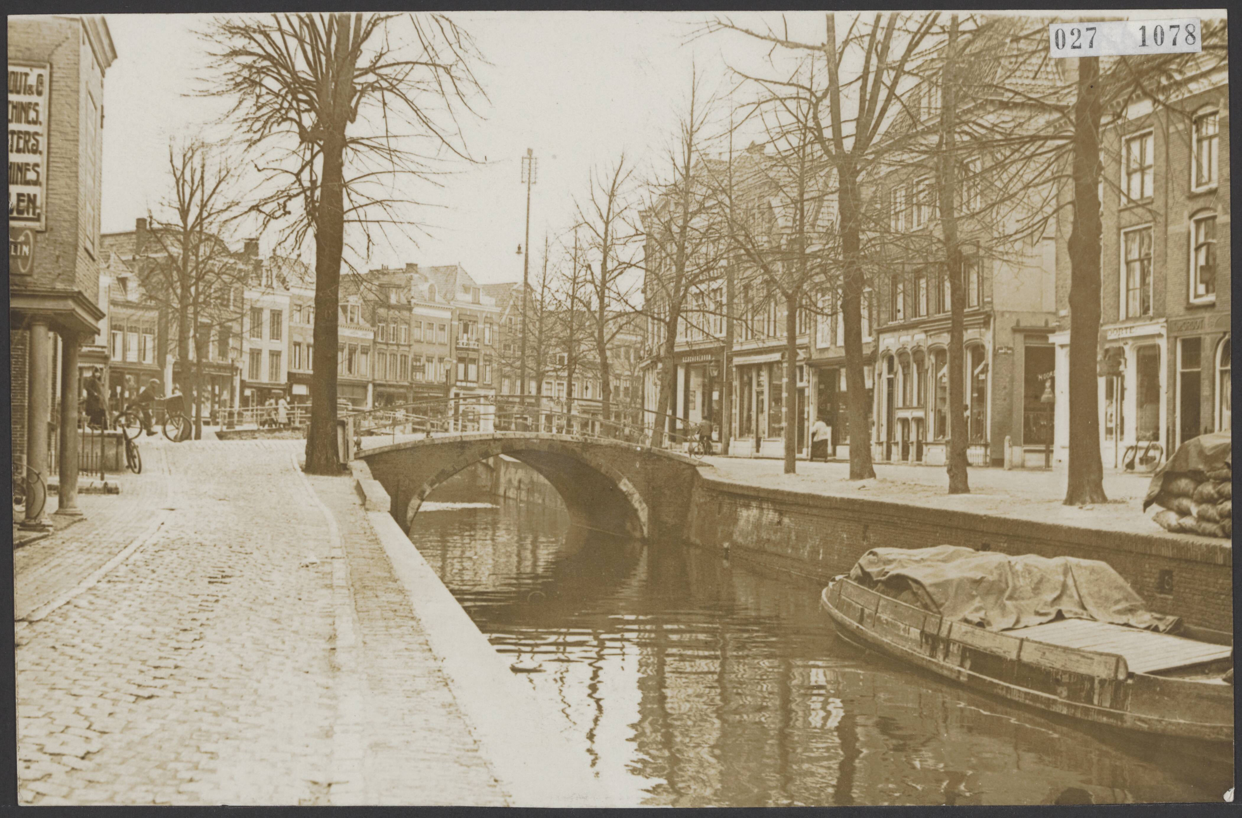 Fotocollectie Elsevier Binnenland — De Waeze te Leeuwarden — Foto: De Fotocentrale. Licentie: Set B: Rechtenvrij / Publiek Domein. Bron: Nationaal Archief. http://hdl.handle.net/10648/addb8eda-d0b4-102d-bcf8-003048976d84