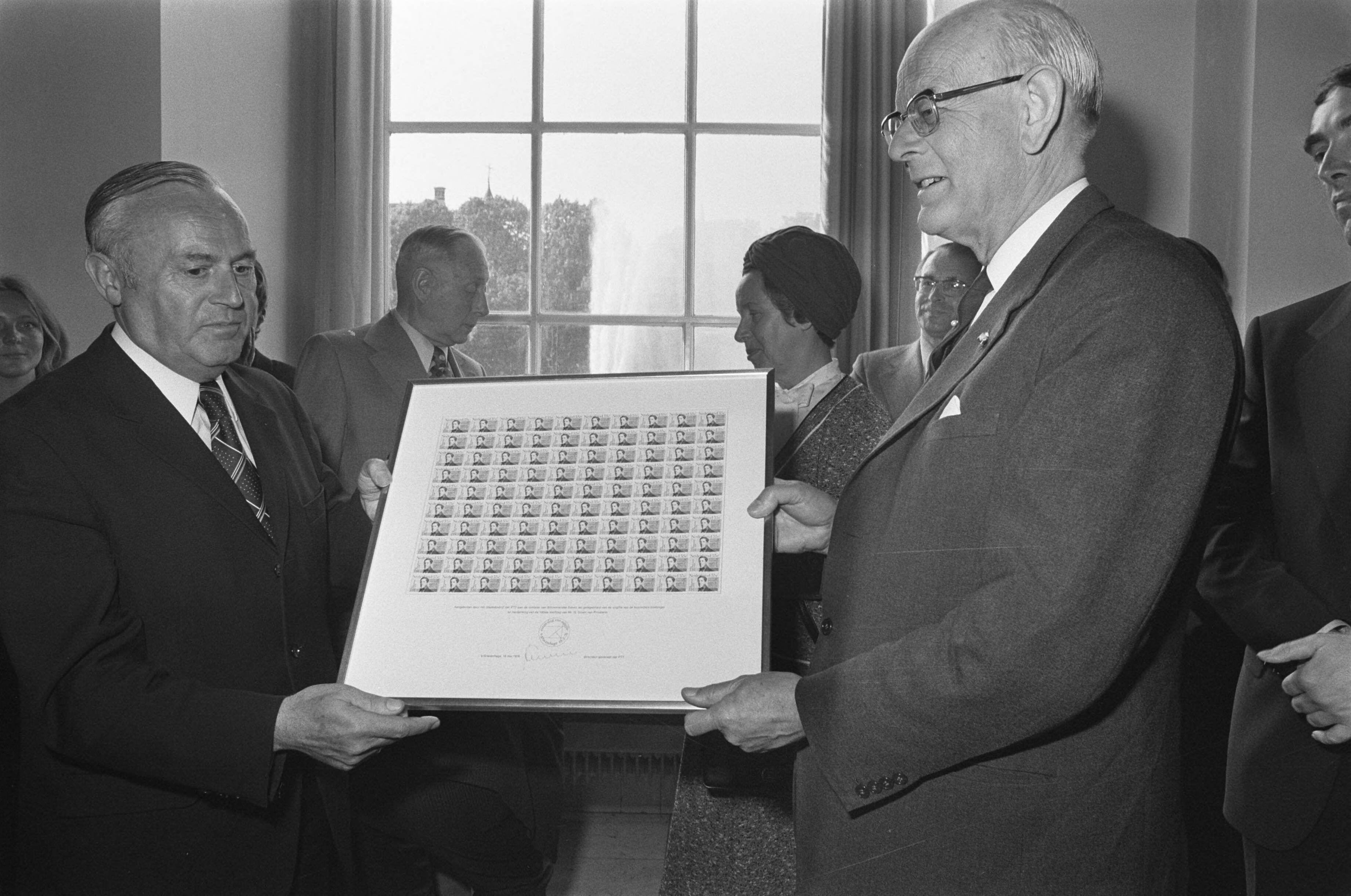 Fotocollectie Anefo — Groen van Prinsteren herdenking in Den Haag , opdracht Nederlandse Gedachten — Foto: Mieremet, Rob / Anefo. Licentie: Set B: Rechtenvrij / Publiek Domein. Bron: Nationaal Archief. http://hdl.handle.net/10648/ac841a98-d0b4-102d-bcf8-003048976d84