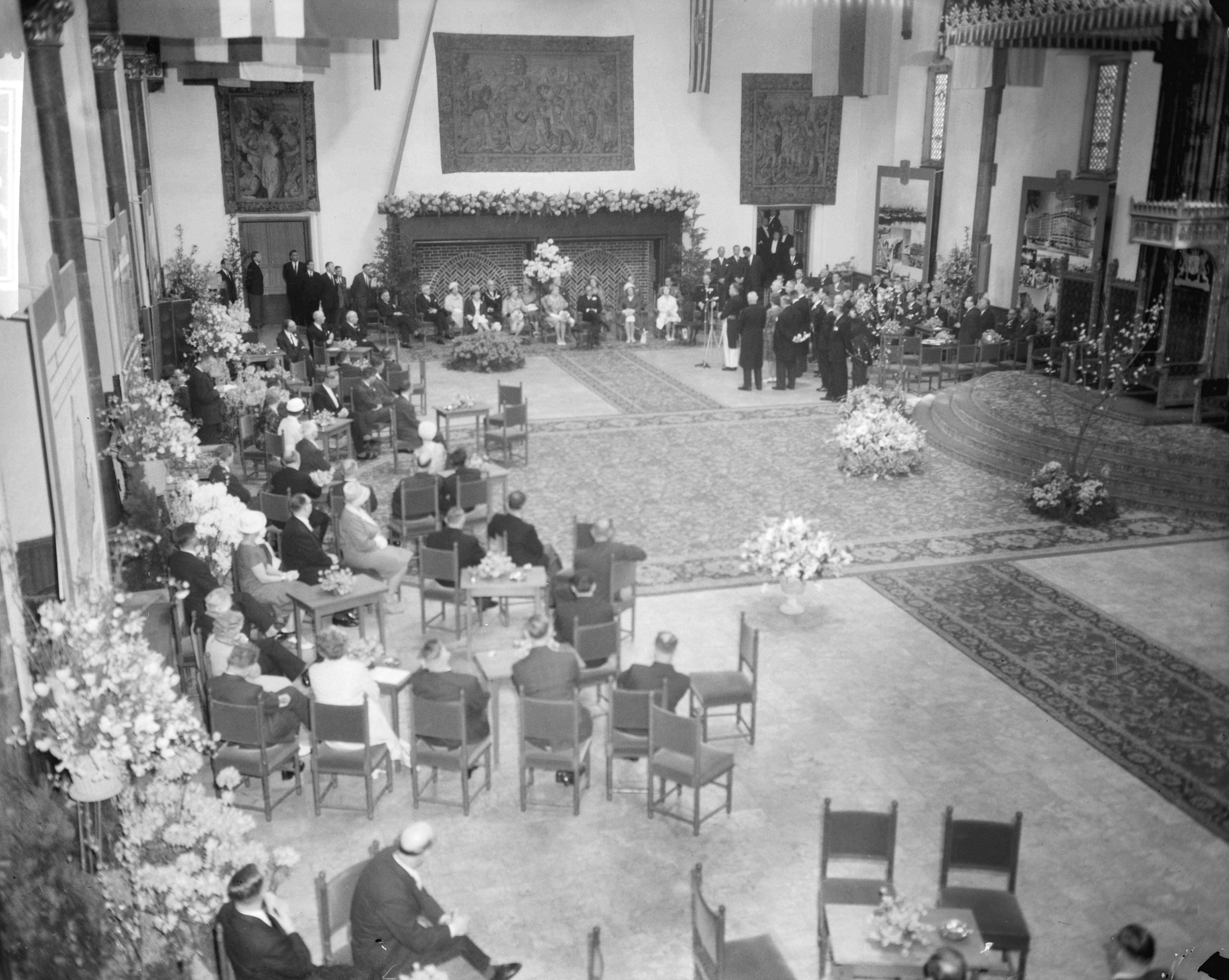 Fotocollectie Anefo — Koninklijk bezoek aan Den Haag — Foto: Bilsen, Joop van / Anefo. Licentie: Set B: Rechtenvrij / Publiek Domein. Bron: Nationaal Archief. http://hdl.handle.net/10648/aa0797ea-d0b4-102d-bcf8-003048976d84