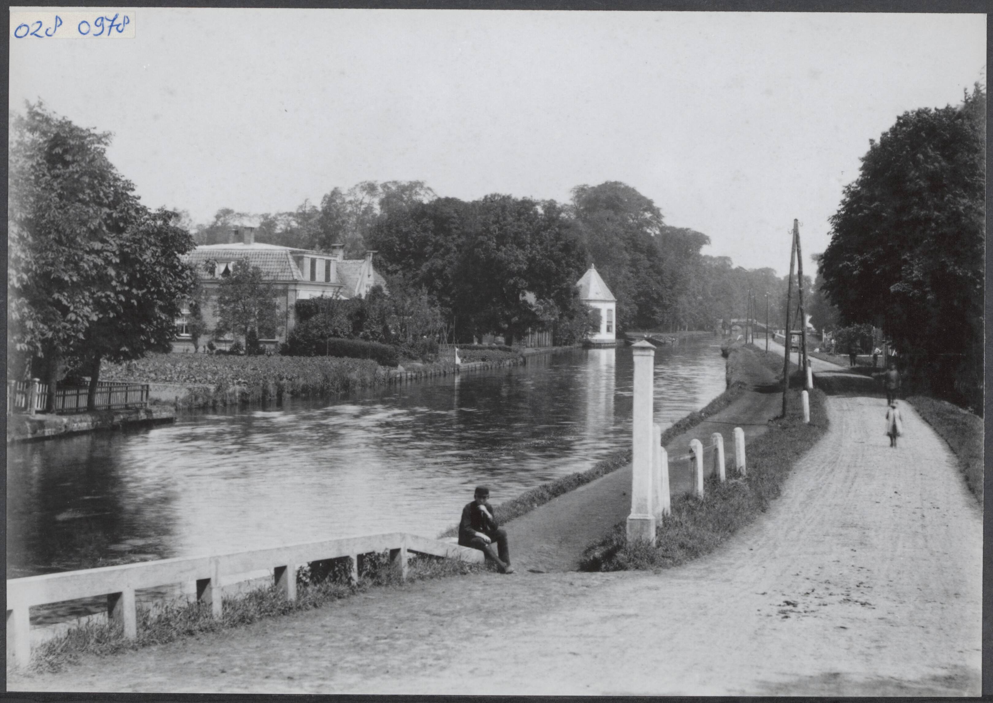 Fotocollectie Elsevier Binnenland — Rijswijk (Z.H.). Zicht op de Vliet met paal aanduidend koninkijk jachtgebied — Foto: Onbekend / Publiek Domein of Rechtenvrij. Licentie: Set B: Rechtenvrij / Publiek Domein. Bron: Nationaal Archief. http://hdl.handle.net/10648/addf6a00-d0b4-102d-bcf8-003048976d84