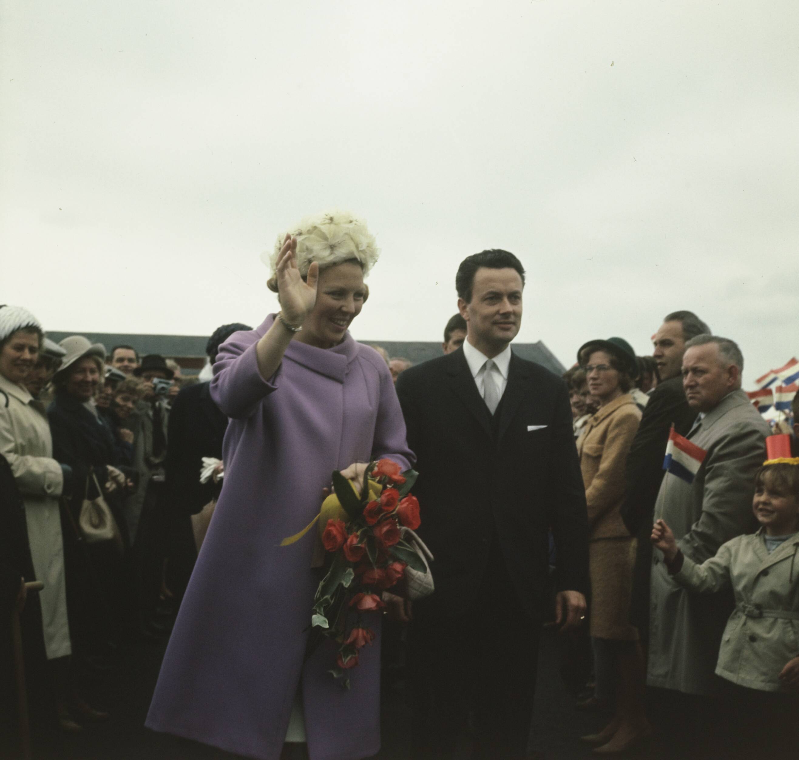 Fotocollectie Anefo — Hare Koninklijke Hoogheid Prinses Beatrix te Roden (Drenthe) opent vakantiecentrum voor gehandicapte jeugd, Prins Willem Alexander hoeve — Foto: Koch, Eric / Anefo. Licentie: Set B: Rechtenvrij / Publiek Domein. Bron: Nationaal Archief. http://hdl.handle.net/10648/ad8eefbc-d0b4-102d-bcf8-003048976d84