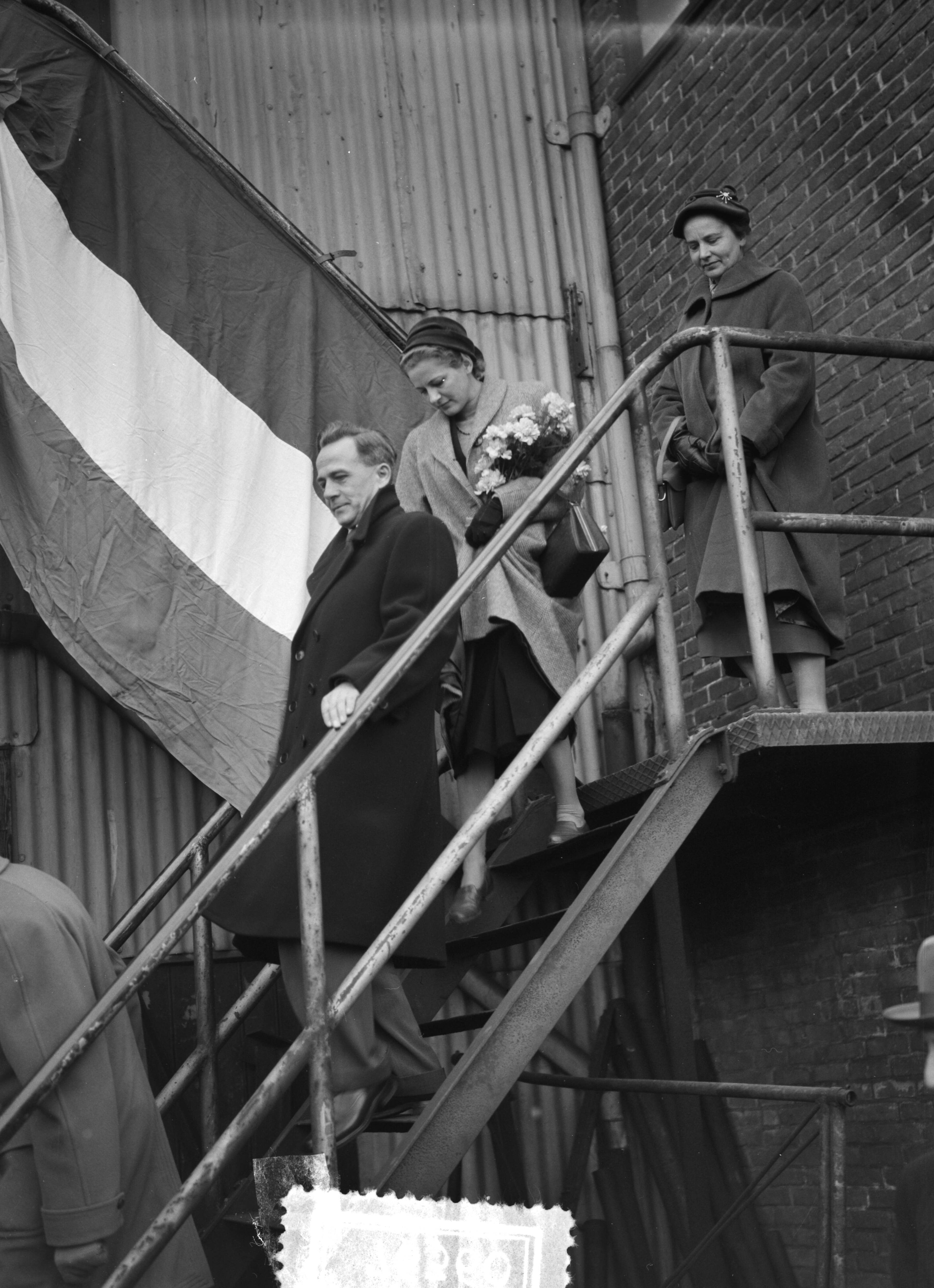 Tewaterlating van het m.s. "Ulla Danielsen" bij de Zaanlandse Scheepsbouw Maatschappij — Foto: Bilsen, Joop van / Anefo. — Licentie: Set B: Rechtenvrij / Publiek Domein. Bron: Nationaal Archief. http://hdl.handle.net/10648/a944594c-d0b4-102d-bcf8-003048976d84