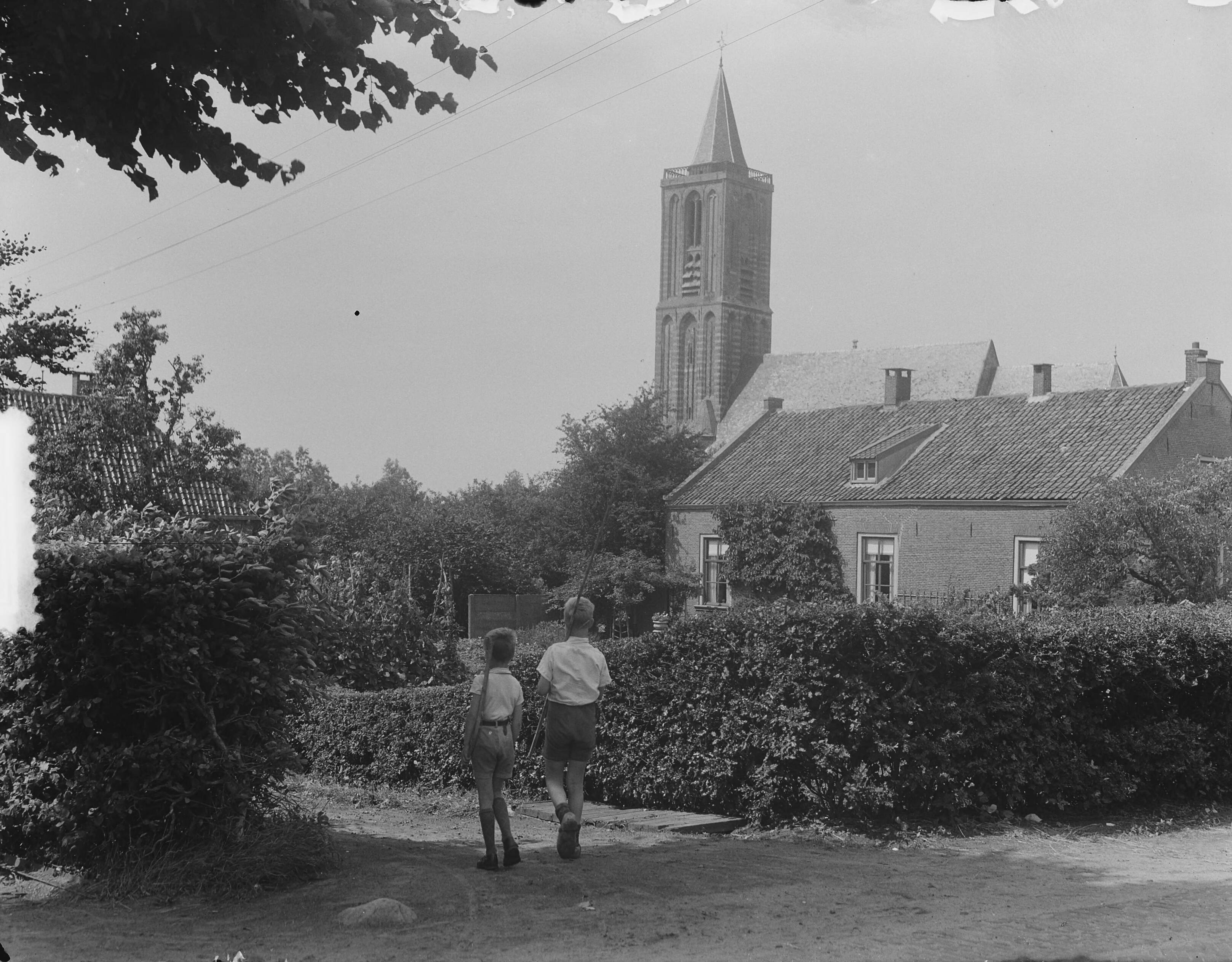 Fotocollectie Anefo — Eemnes 600 jaar. Kerktoren — Foto: Vogel, Carel L. de / Anefo. Licentie: Set B: Rechtenvrij / Publiek Domein. Bron: Nationaal Archief. http://hdl.handle.net/10648/a8edd82e-d0b4-102d-bcf8-003048976d84