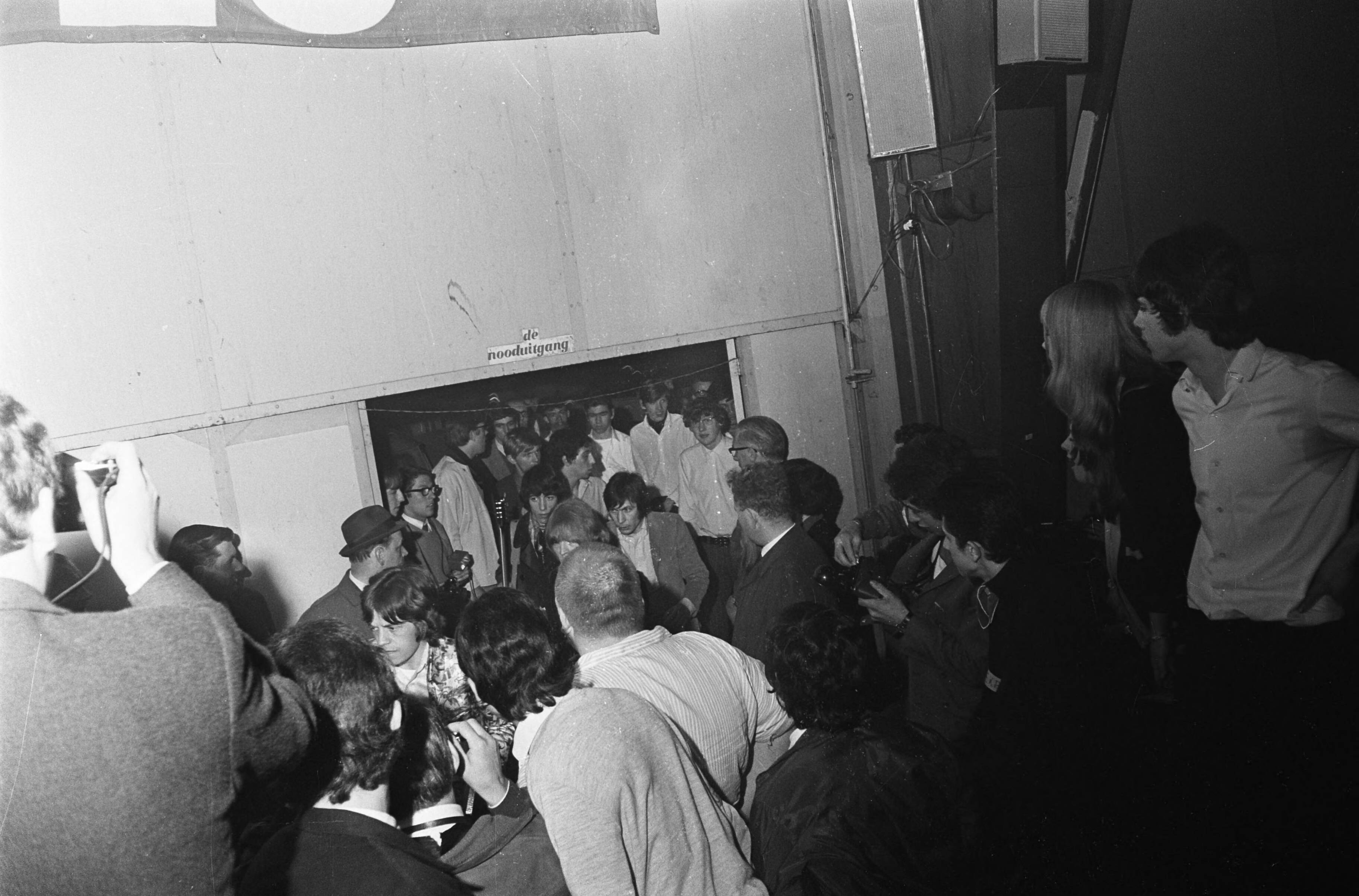 Fotocollectie Anefo — Optreden Rolling Stones in Houtrusthallen te Den Haag — Foto: Merk, Ben / Anefo. Licentie: Set B: Rechtenvrij / Publiek Domein. Bron: Nationaal Archief. http://hdl.handle.net/10648/ab15aef6-d0b4-102d-bcf8-003048976d84