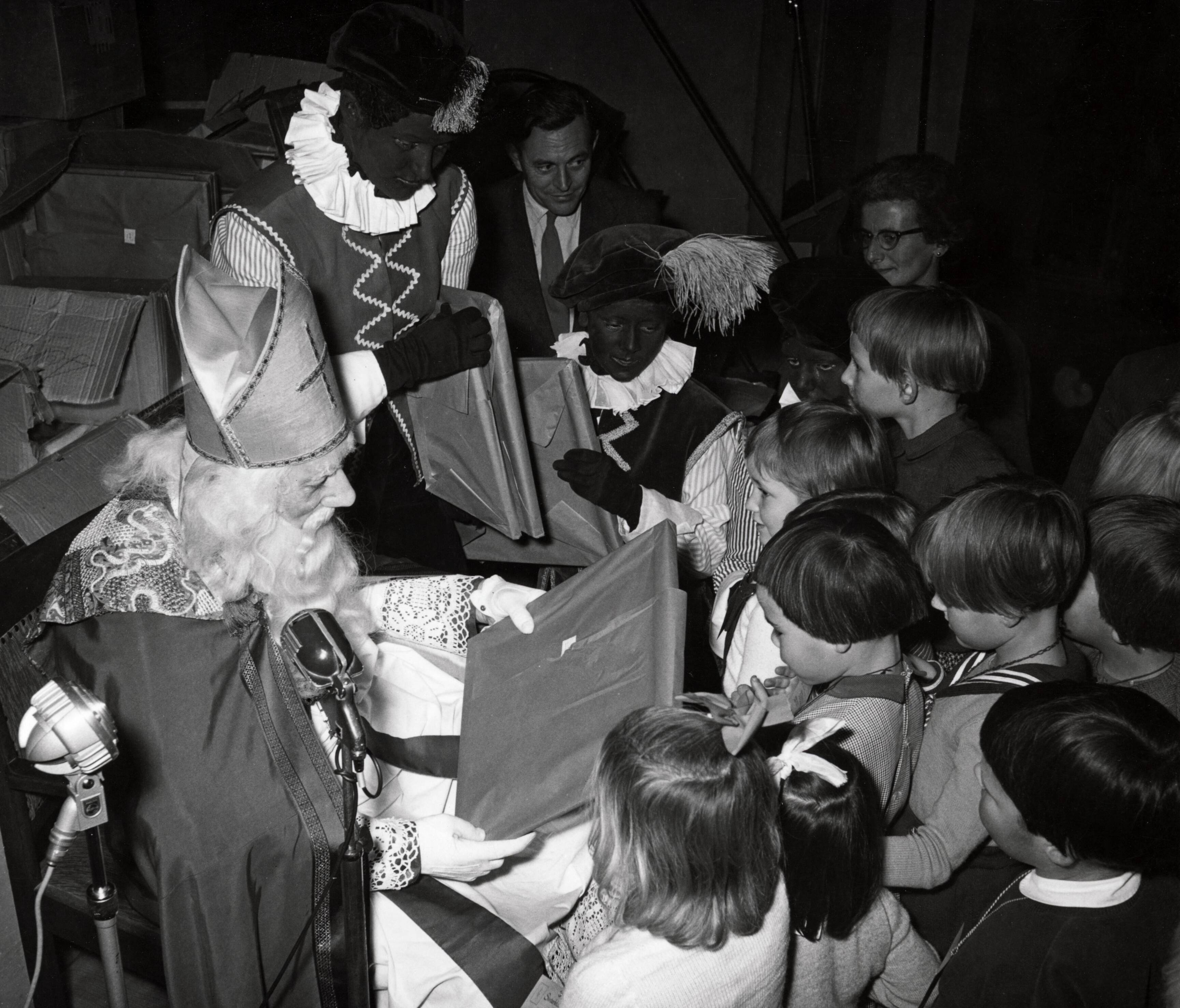 Collectie nader te bepalen — Serie: Sinterklaasfeest van N.V. De Spaarnestad — Foto: Fotograaf Onbekend / Fotobureau onbekend / Spaarnestad Photo (05887). Licentie: Set B: Rechtenvrij / Publiek Domein. Bron: Nationaal Archief. http://hdl.handle.net/10648/35429da6-3b61-a382-e063-6df0900a6686