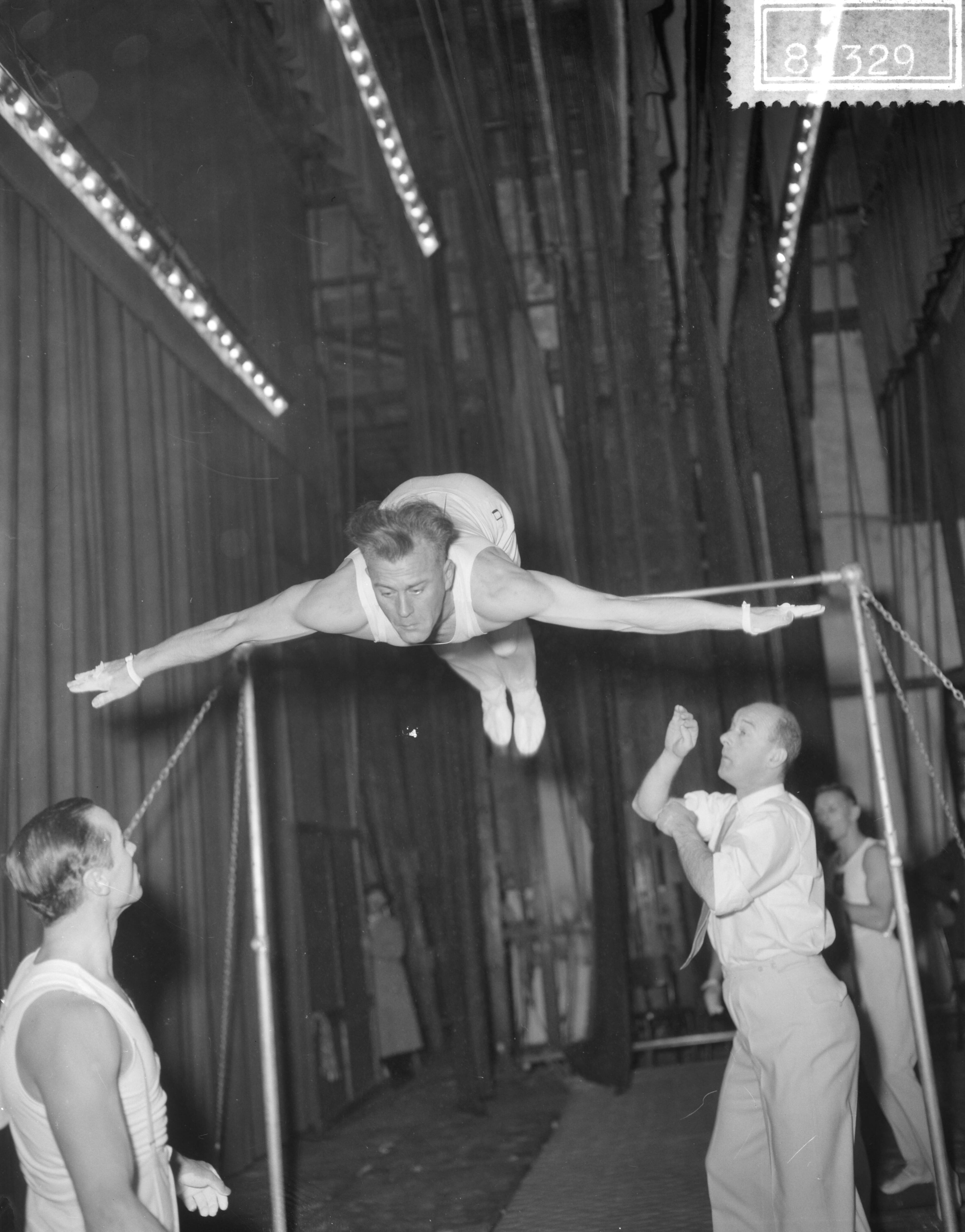 Fotocollectie Anefo — Landen-turnwedstrijd Nederland tegen België in Den Haag. Klaas Boot , kampioen van Nederland — Foto: Bilsen, Joop van / Anefo. Licentie: Set B: Rechtenvrij / Publiek Domein. Bron: Nationaal Archief. http://hdl.handle.net/10648/a952725c-d0b4-102d-bcf8-003048976d84