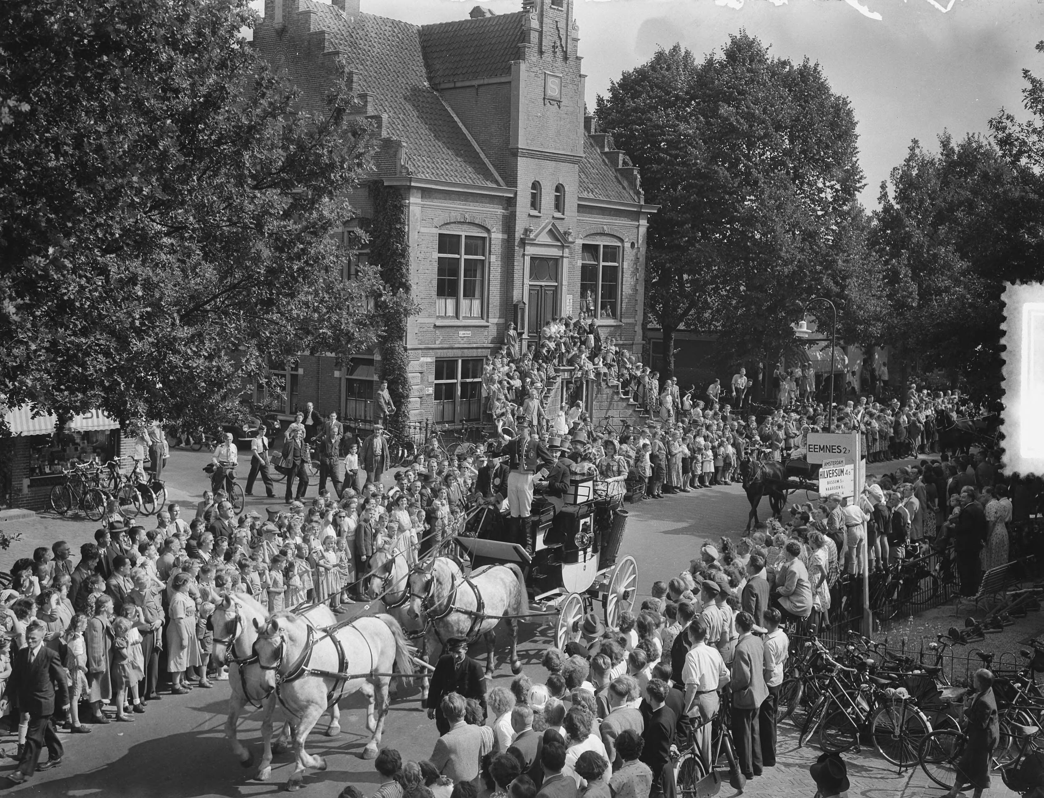 Tentoonstelling "Wagenmakersroem" te Laren (N.H.) — Foto: Bilsen, Joop van / Anefo. — Licentie: Set B: Rechtenvrij / Publiek Domein. Bron: Nationaal Archief. http://hdl.handle.net/10648/a8fea2a8-d0b4-102d-bcf8-003048976d84