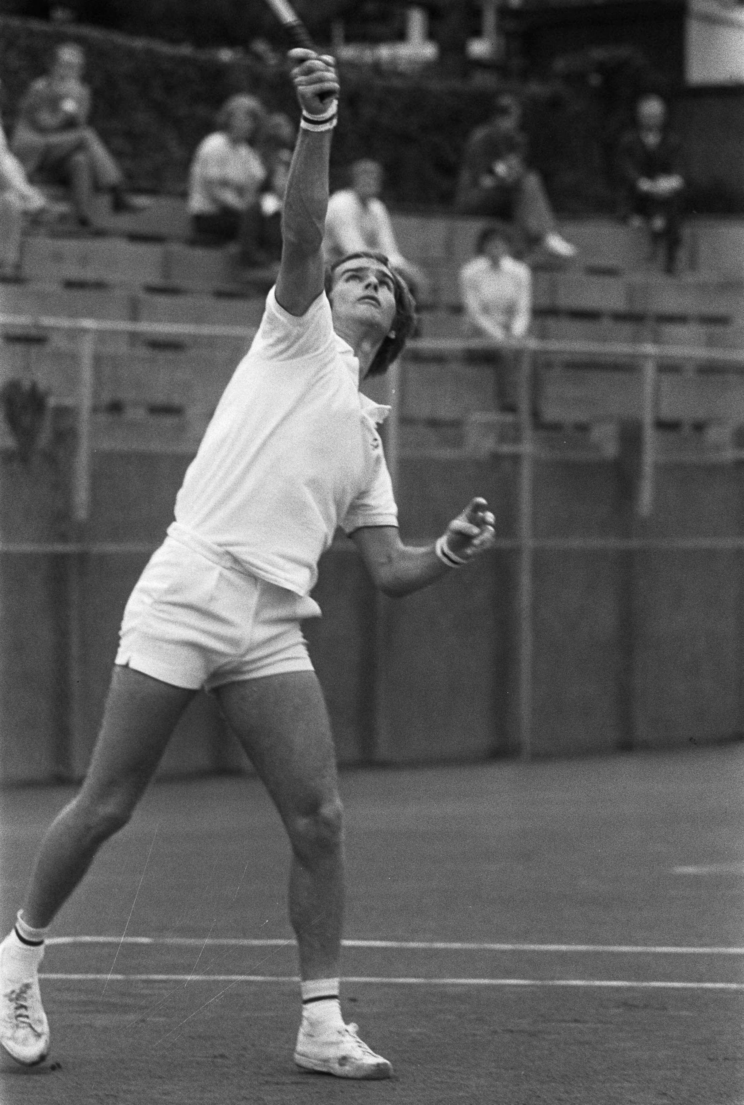 Fotocollectie Anefo — Nationale Tenniskampioenschappen te Scheveningen, Hemmes in aktie — Foto: Peters, Hans / Anefo. Licentie: Set B: Rechtenvrij / Publiek Domein. Bron: Nationaal Archief. http://hdl.handle.net/10648/ac346b56-d0b4-102d-bcf8-003048976d84