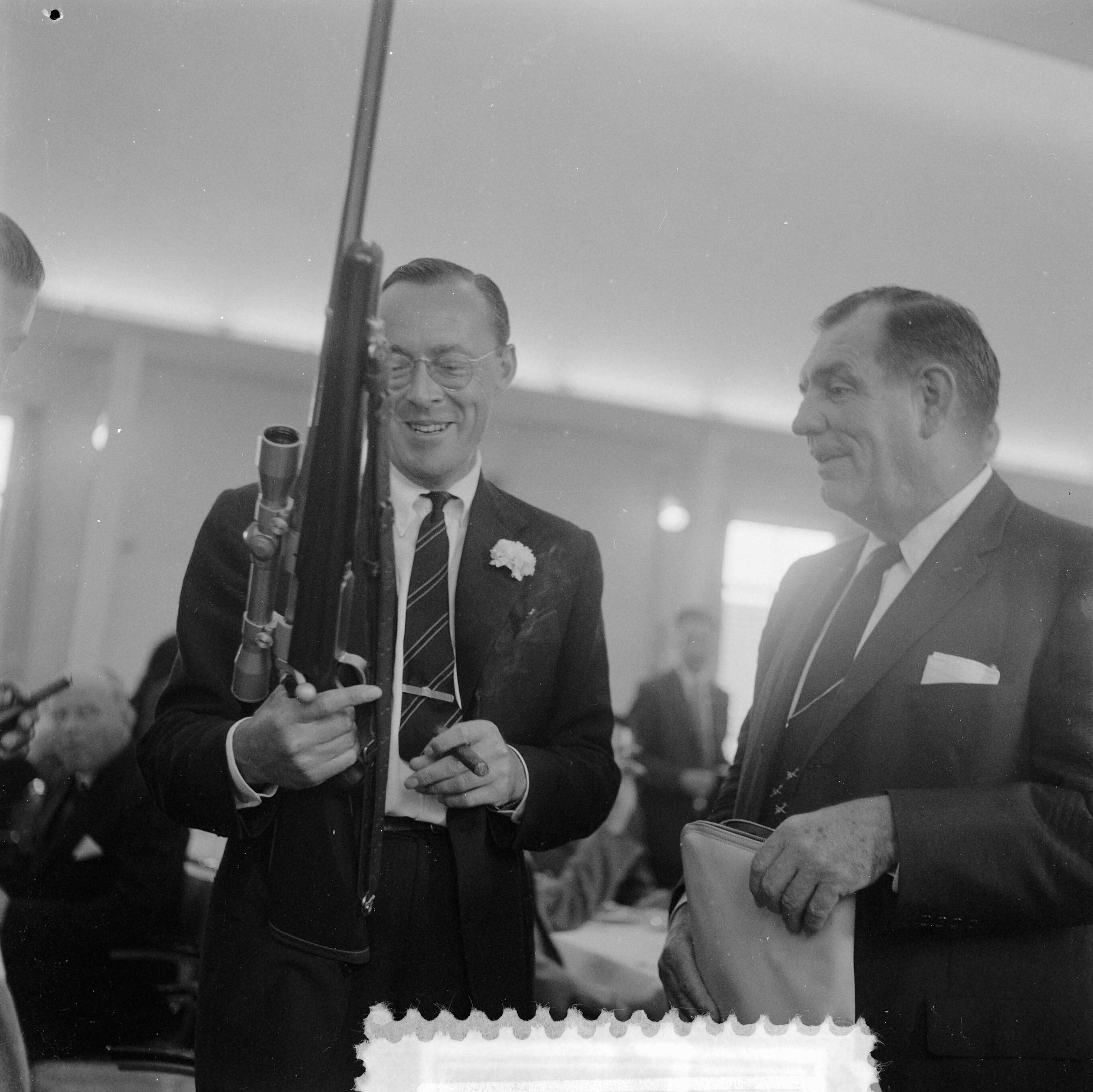 Opening van nieuwe munitiefabriek Hembrug te Zaandam door prins Bernhard — Foto: Pot, Harry / Anefo. — Licentie: Set B: Rechtenvrij / Publiek Domein. Bron: Nationaal Archief. http://hdl.handle.net/10648/a965262c-d0b4-102d-bcf8-003048976d84