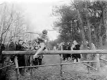 Fotocollectie Anefo — Nederlands cross-kampioenschap in Breda — Foto: Pot, Harry / Anefo. Licentie: Set B: Rechtenvrij / Publiek Domein. Bron: Nationaal Archief. http://hdl.handle.net/10648/a9768d18-d0b4-102d-bcf8-003048976d84