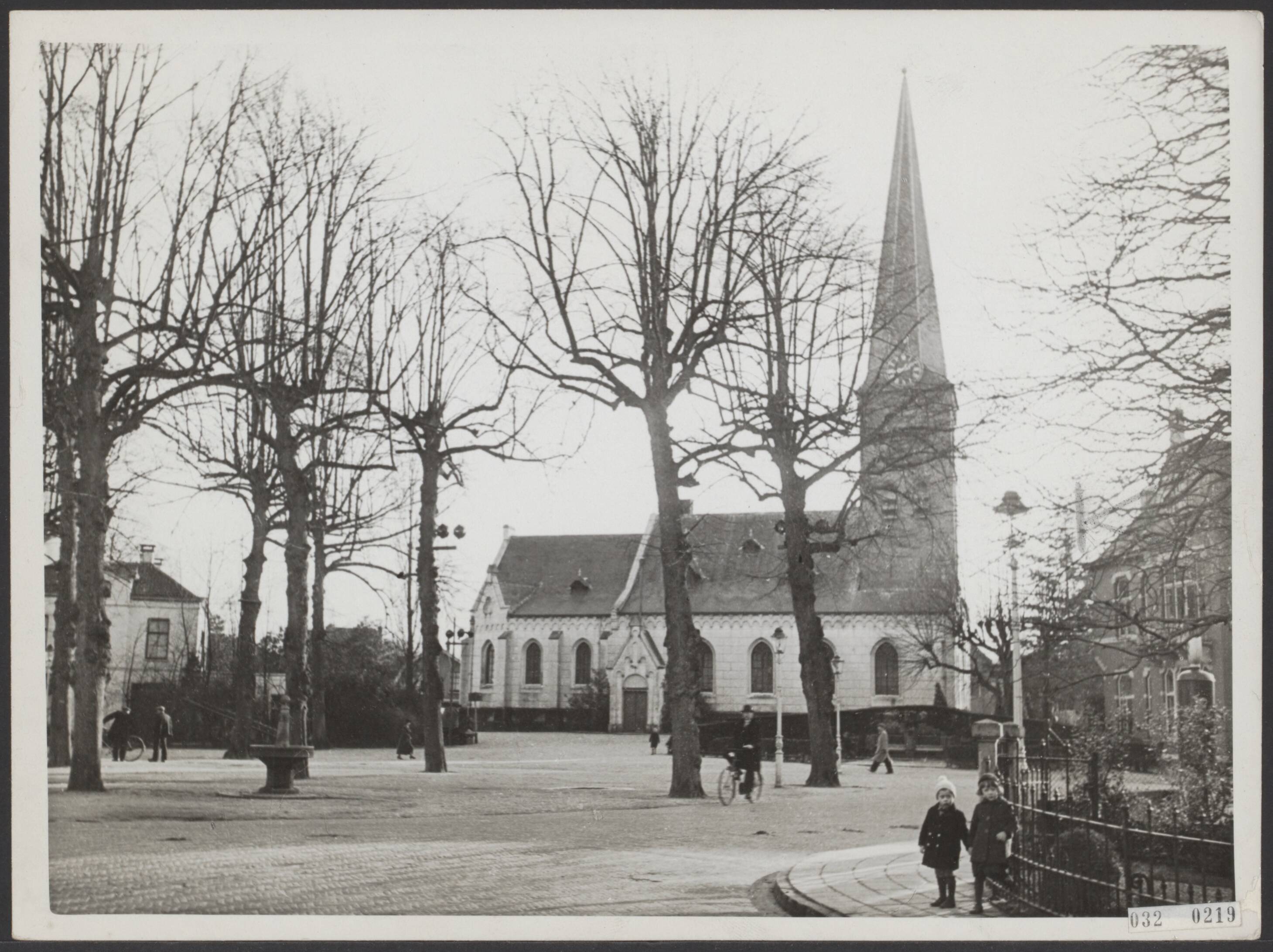 Fotocollectie Elsevier Binnenland — Nederlands-Hervormde kerk te Baarn — Foto: N.V. Polygoon. Licentie: Set B: Rechtenvrij / Publiek Domein. Bron: Nationaal Archief. http://hdl.handle.net/10648/ade3cab4-d0b4-102d-bcf8-003048976d84