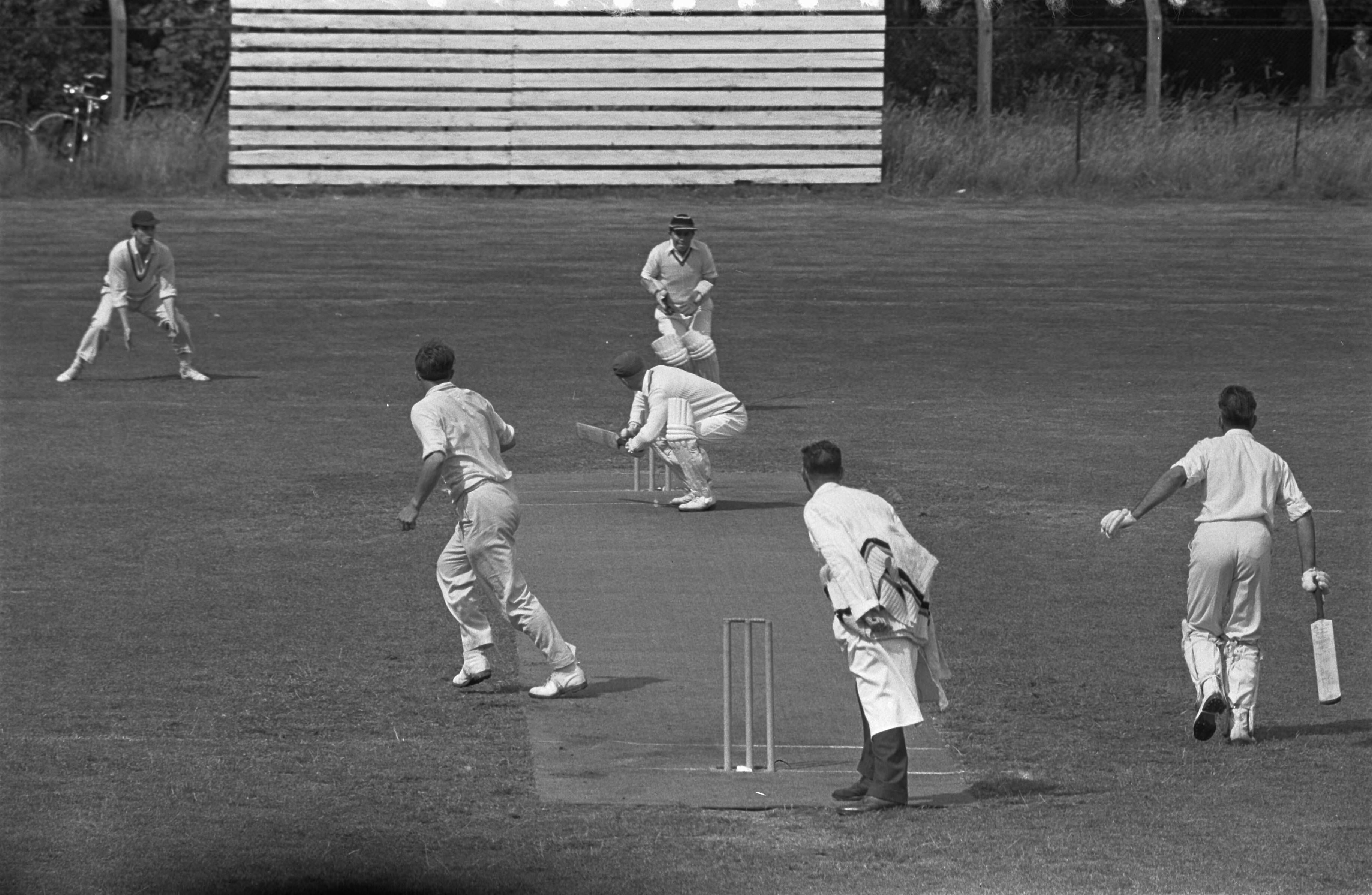 Fotocollectie Anefo — Cricket. Rood en Wit tegen HCC II — Foto: Pot, Harry / Anefo. Licentie: Set B: Rechtenvrij / Publiek Domein. Bron: Nationaal Archief. http://hdl.handle.net/10648/a998e55c-d0b4-102d-bcf8-003048976d84