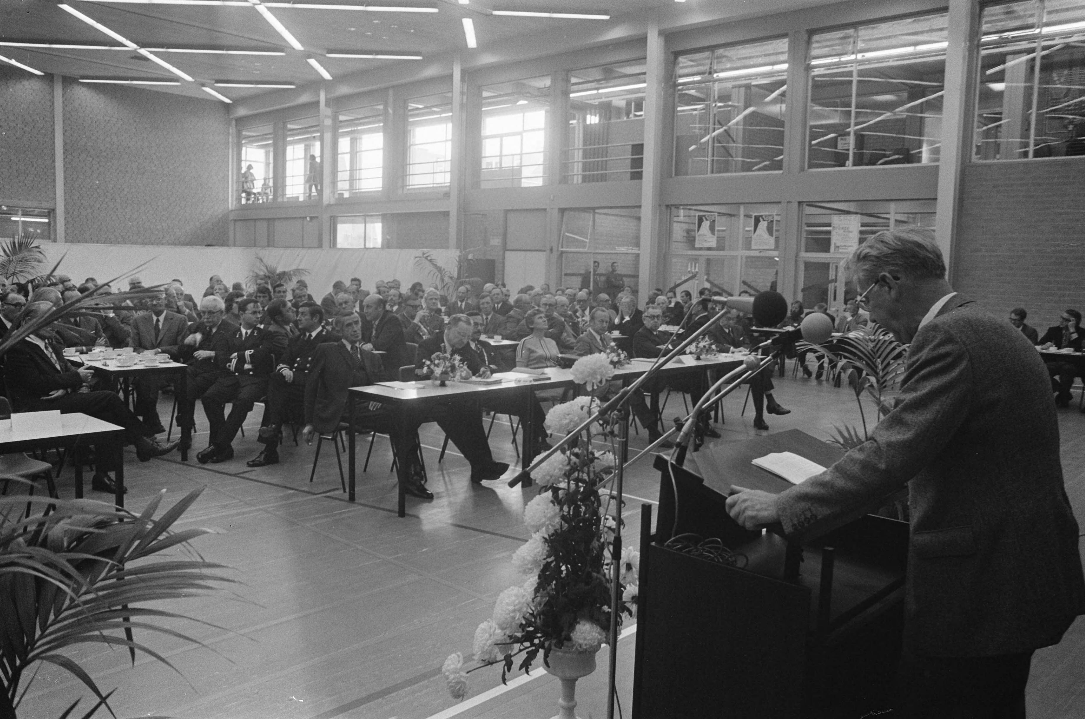 Fotocollectie Anefo — Nieuw hoofdkantoor van Algemene Inspectiedienst geopend in Eygelshoven (Zuid-Limburg) — Foto: Punt, W. / Anefo. Licentie: Set B: Rechtenvrij / Publiek Domein. Bron: Nationaal Archief. http://hdl.handle.net/10648/ac39862c-d0b4-102d-bcf8-003048976d84