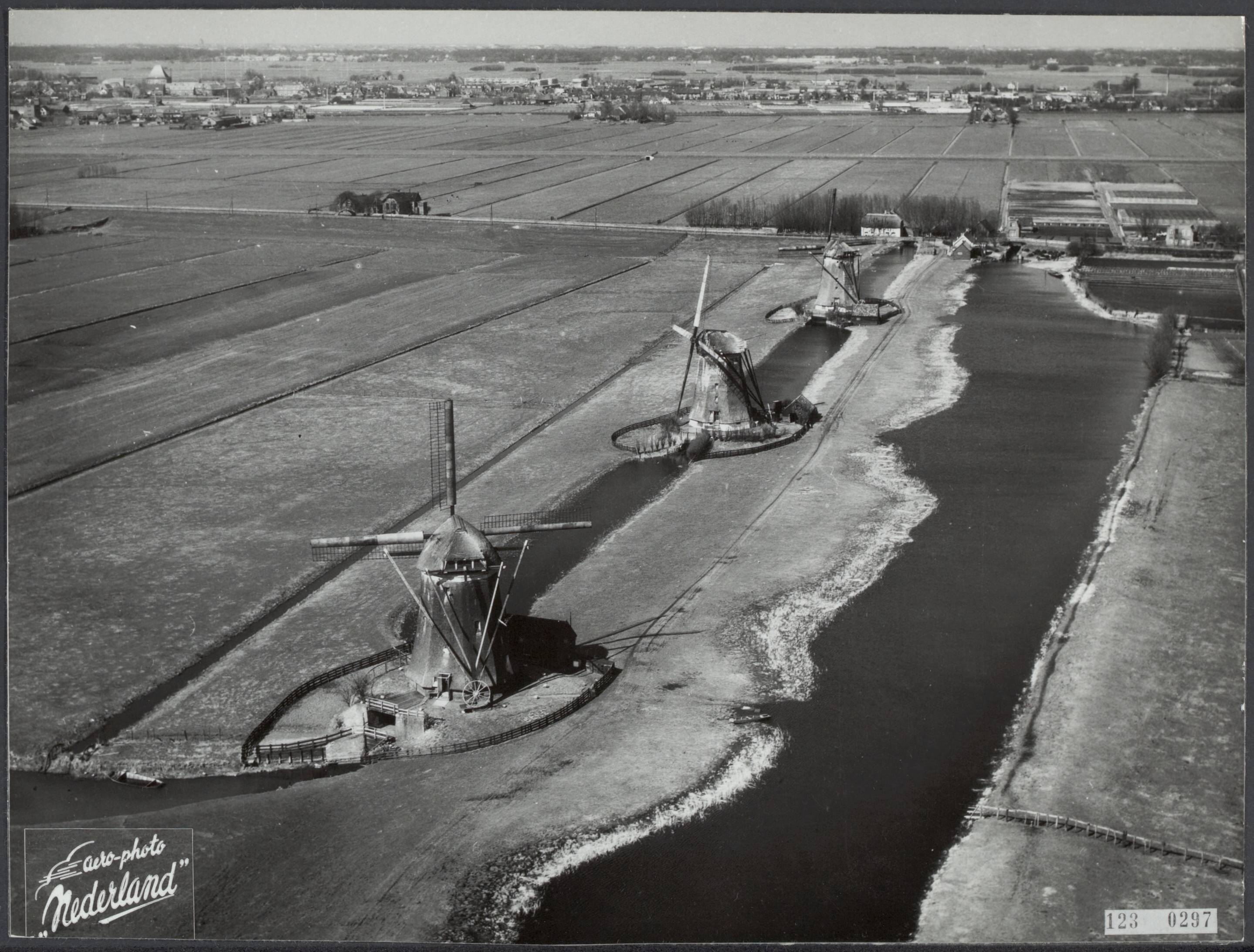 Fotocollectie Rijksvoorlichtingsdienst Eigen — Luchtopname. Molengroep Leidschendam — Foto: Aerophoto "Nederland" / Rechtenvrij. Licentie: Set B: Rechtenvrij / Publiek Domein. Bron: Nationaal Archief. http://hdl.handle.net/10648/af2d7d52-d0b4-102d-bcf8-003048976d84