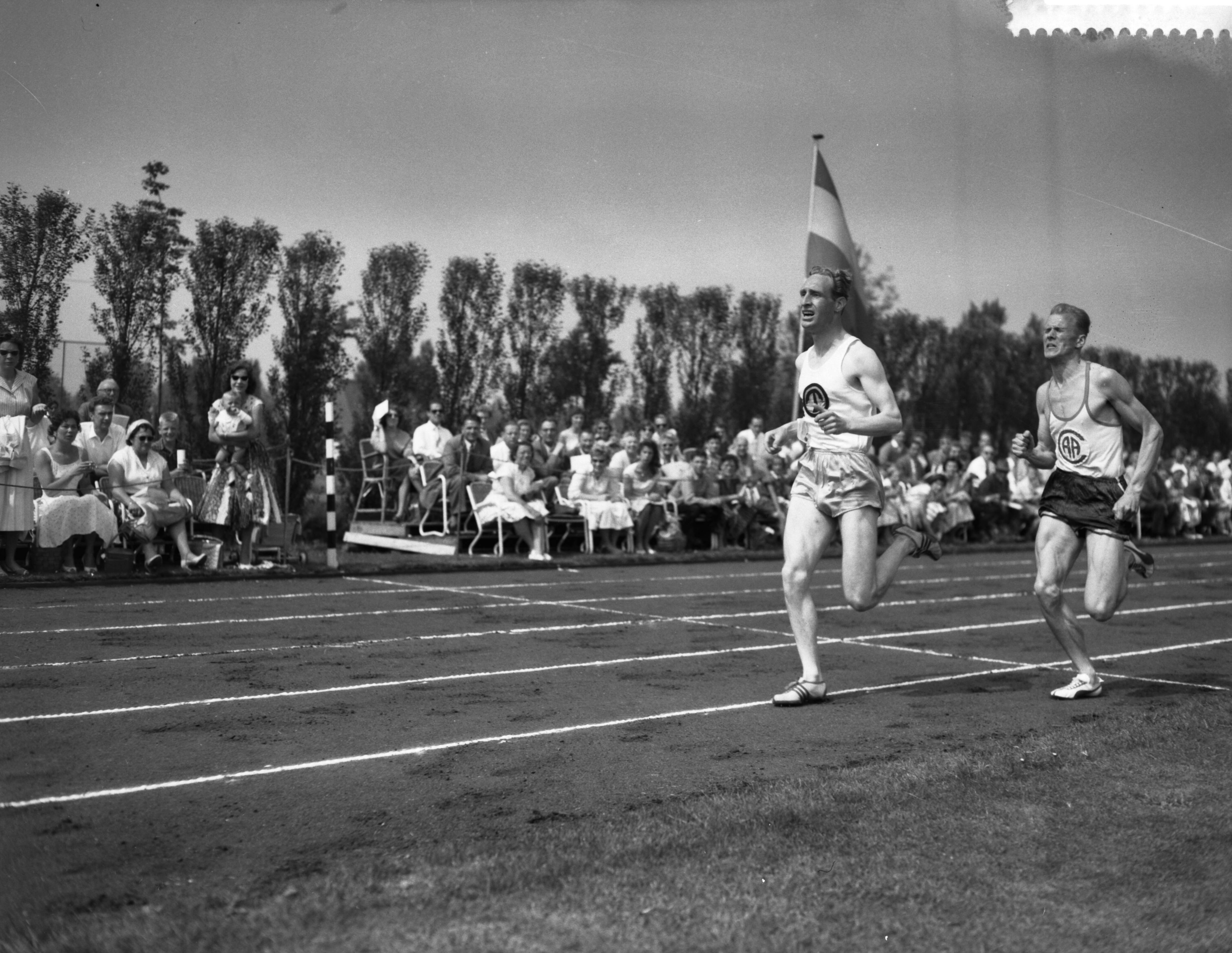 Fotocollectie Anefo — Atletiekwedstrijd Nederland-Frankrijk te Rijswijk. 1500m. heren M. Blankenstein en H. Jansen — Foto: Rossem, Wim van / Anefo. Licentie: Set B: Rechtenvrij / Publiek Domein. Bron: Nationaal Archief. http://hdl.handle.net/10648/a97f650a-d0b4-102d-bcf8-003048976d84