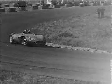 Fotocollectie Anefo — Autoraces op Zandvoort — Foto: Bilsen, Joop van / Anefo. Licentie: Set B: Rechtenvrij / Publiek Domein. Bron: Nationaal Archief. http://hdl.handle.net/10648/a961a75e-d0b4-102d-bcf8-003048976d84