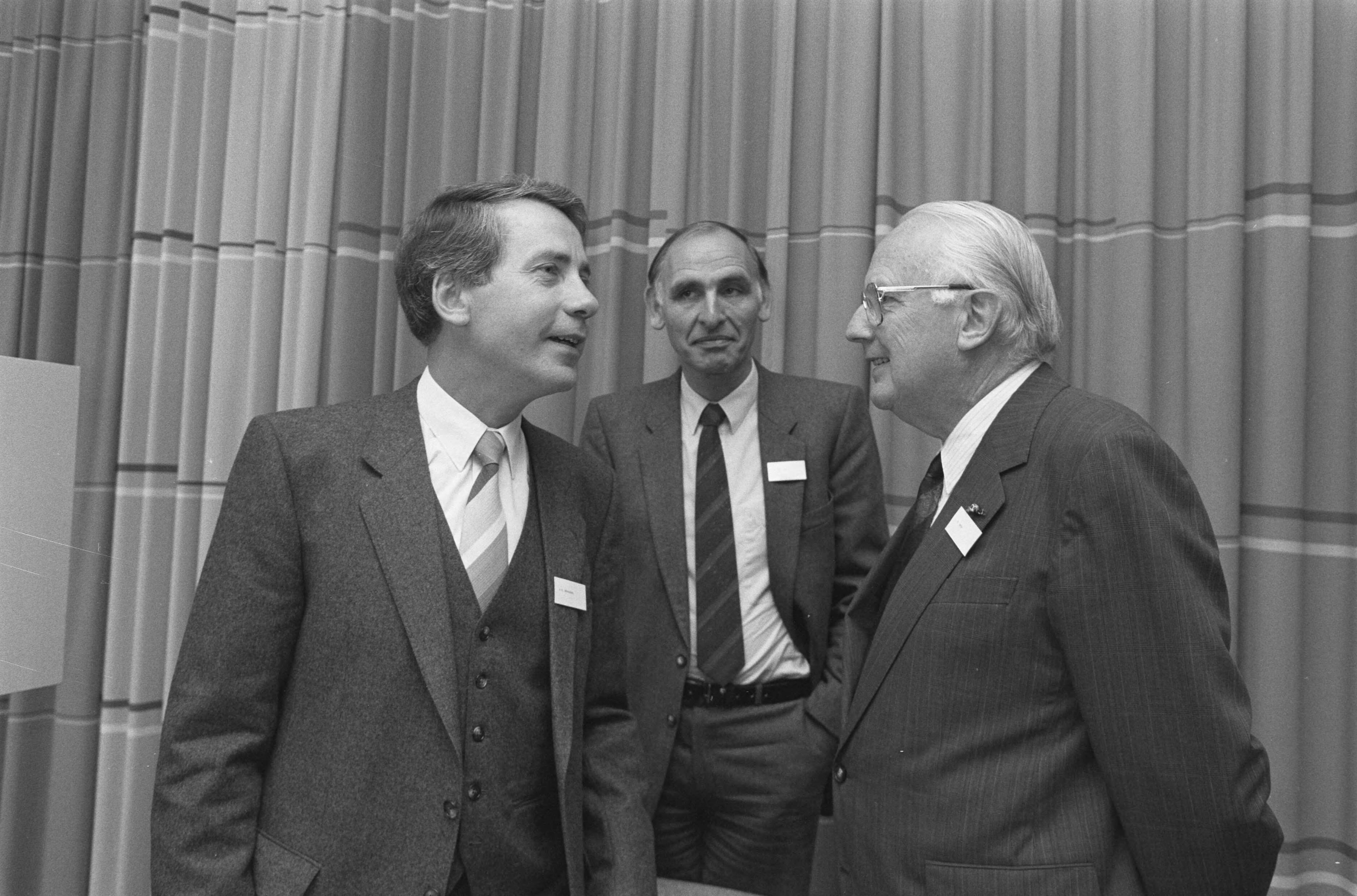 Fotocollectie Anefo — Congres Onderwijsrecht in Utrecht; v.l.n.r. prof. Koekoek, drs. De Haan en Prof. Drop — Foto: Croes, Rob C. / Anefo. Licentie: Set B: Rechtenvrij / Publiek Domein. Bron: Nationaal Archief. http://hdl.handle.net/10648/ad648cae-d0b4-102d-bcf8-003048976d84