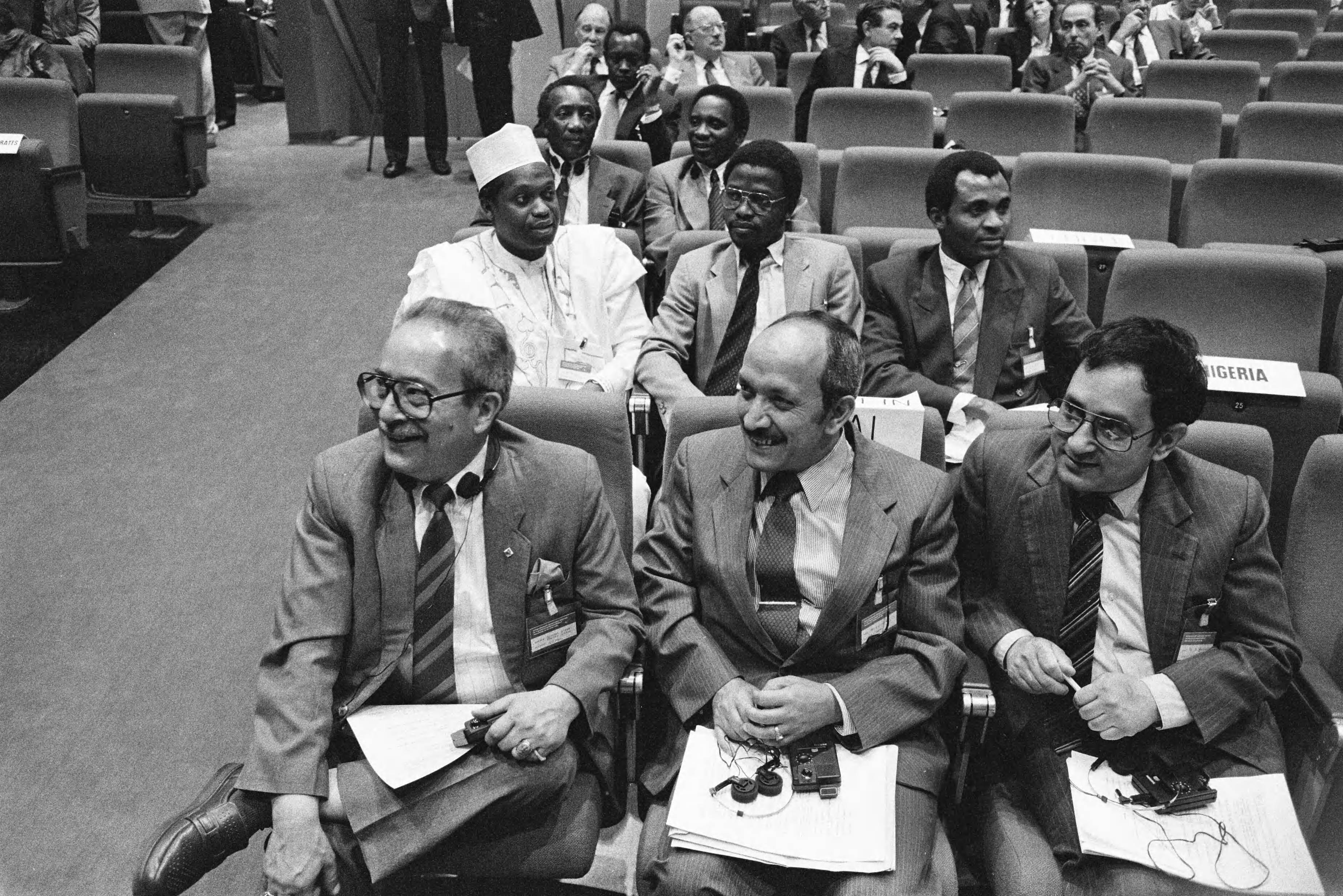 Fotocollectie Anefo — Conferentie over vrede en internationaal recht van niet-gebonden landen in Den Haag — Foto: Bogaerts, Rob / Anefo. Licentie: Set B: Rechtenvrij / Publiek Domein. Bron: Nationaal Archief. http://hdl.handle.net/10648/ad7386e6-d0b4-102d-bcf8-003048976d84