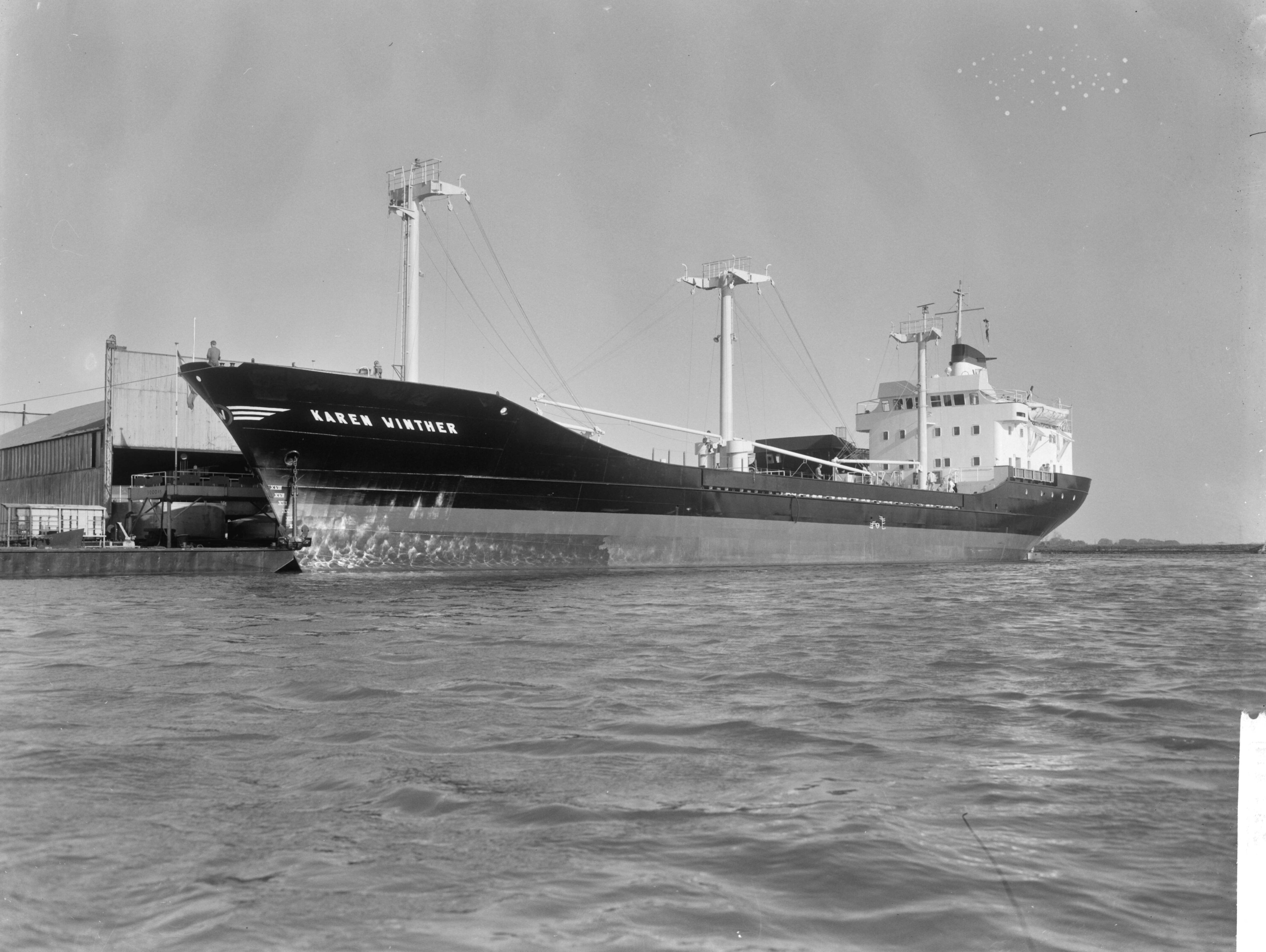 Tewaterlating motorschip "Karin Winther", gebouwd door de Zaanlandse Scheepsbouw Maatschappij te Zaandam, in opdracht van E. Winther, Hellerup, Denemarken — Zaandam|Noord-Holland|schepen|Zaanlandse Scheepsbouw Maatschappij |Karin Winther — Foto: Bilsen, Joop van / Anefo. Licentie: Set B: Rechtenvrij / Publiek Domein. Bron: Nationaal Archief. http://hdl.handle.net/10648/aac83f7c-d0b4-102d-bcf8-003048976d84