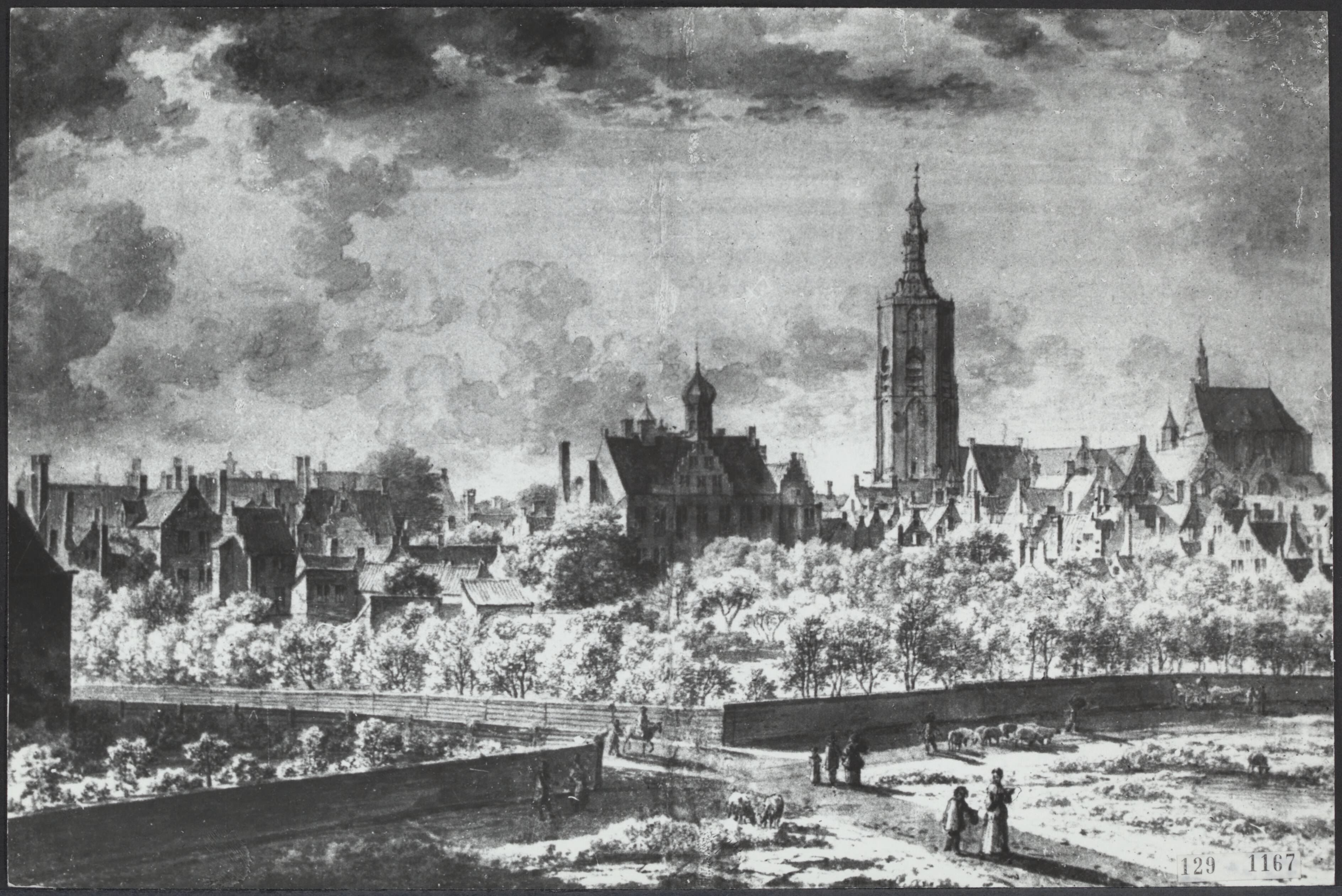 Fotocollectie Rijksvoorlichtingsdienst Eigen — Den Haag. Gezicht op de Grote of St. Jacobskerk en het Huis Assendelft. Tekening, 18de eeuw — Foto: Fotodienst Gemeente Den Haag. Licentie: Set B: Rechtenvrij / Publiek Domein. Bron: Nationaal Archief. http://hdl.handle.net/10648/af48ded0-d0b4-102d-bcf8-003048976d84