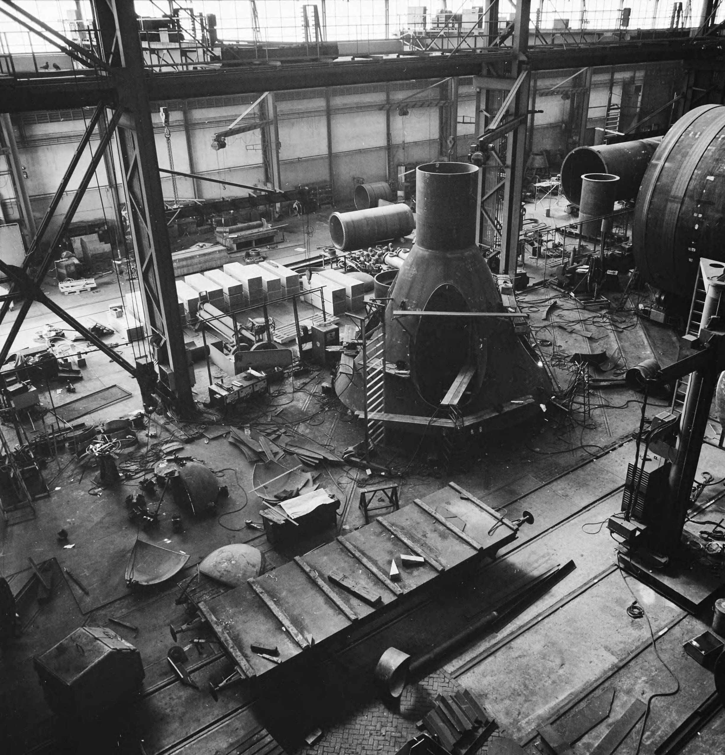 Fotocollectie Anefo — Staking bij "Bronswerk Alfa" in Utrecht; interieur (machines e.d. verlaten) — Foto: Mieremet, Rob / Anefo. Licentie: Set B: Rechtenvrij / Publiek Domein. Bron: Nationaal Archief. http://hdl.handle.net/10648/ac492050-d0b4-102d-bcf8-003048976d84