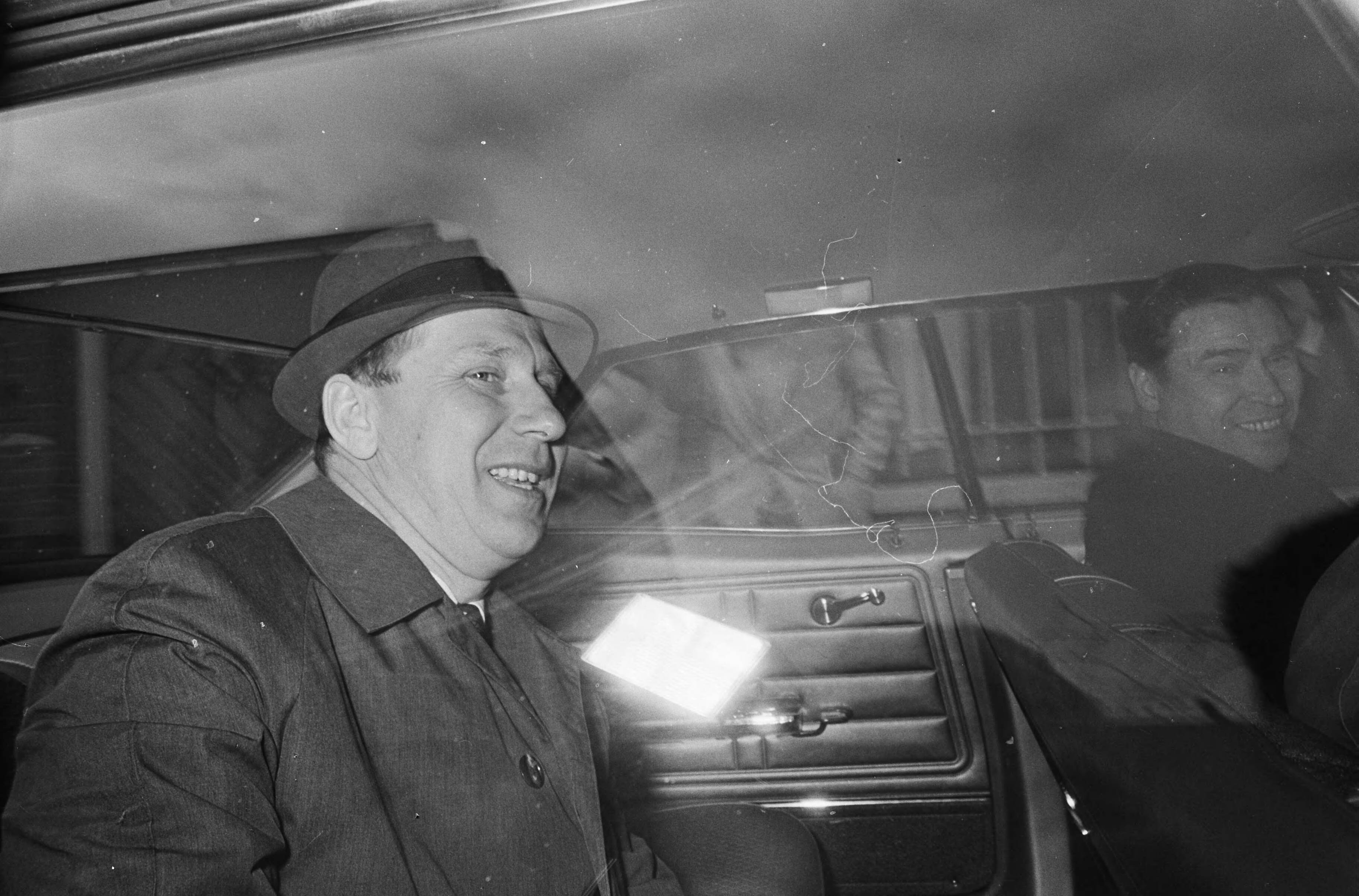 Fotocollectie Anefo — Rus Gloukhov ontslagen uit Huis van Bewaring te Den Haag Gloukhov in auto — Foto: Kroon, Ron / Anefo. Licentie: Set B: Rechtenvrij / Publiek Domein. Bron: Nationaal Archief. http://hdl.handle.net/10648/ab15b78e-d0b4-102d-bcf8-003048976d84