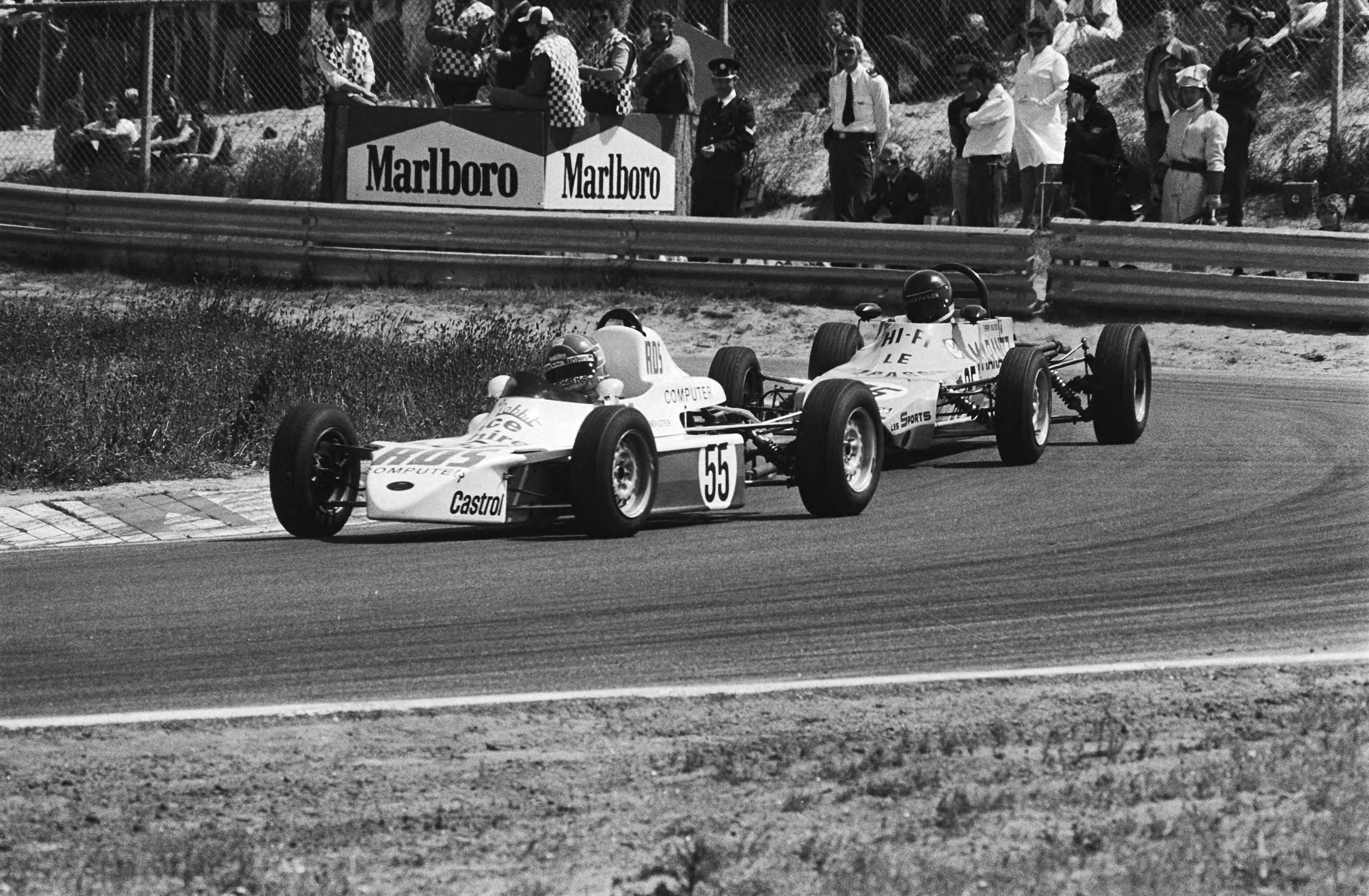 Fotocollectie Anefo — Autoraces Zandvoort; formule ford 1600, Jan Lammers op (werd 1e) achter hem Therry Boutens (werd 2e) — Foto: Suyk, Koen / Anefo. Licentie: Set B: Rechtenvrij / Publiek Domein. Bron: Nationaal Archief. http://hdl.handle.net/10648/acb69e00-d0b4-102d-bcf8-003048976d84